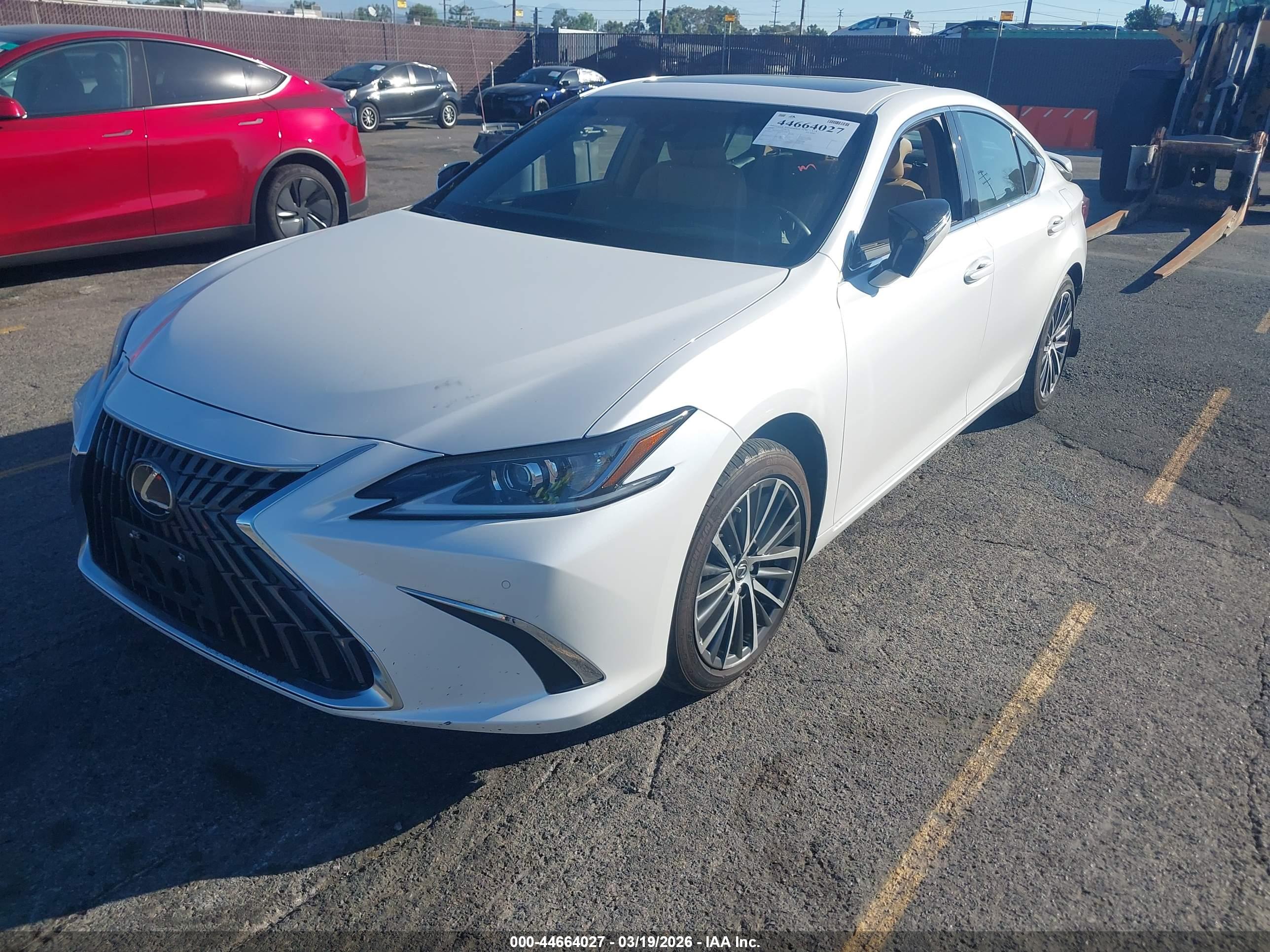 LEXUS ES image 2