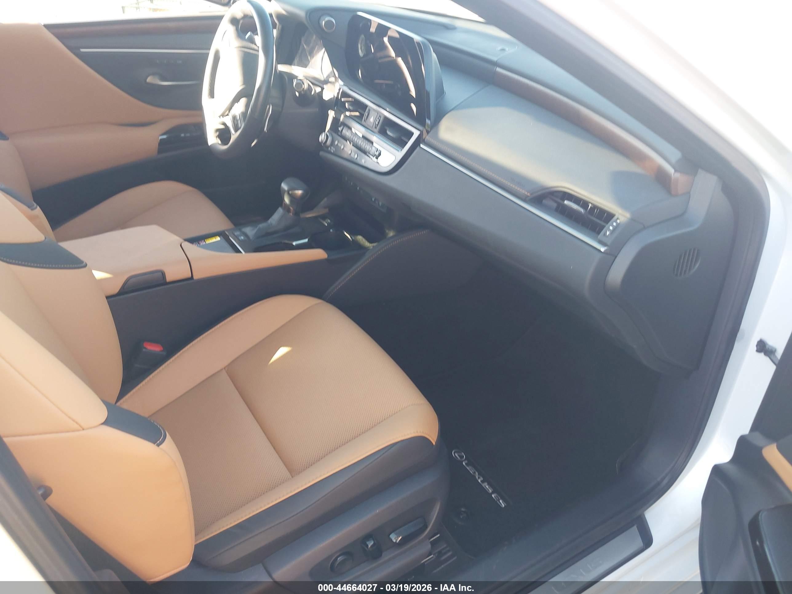 LEXUS ES image 5