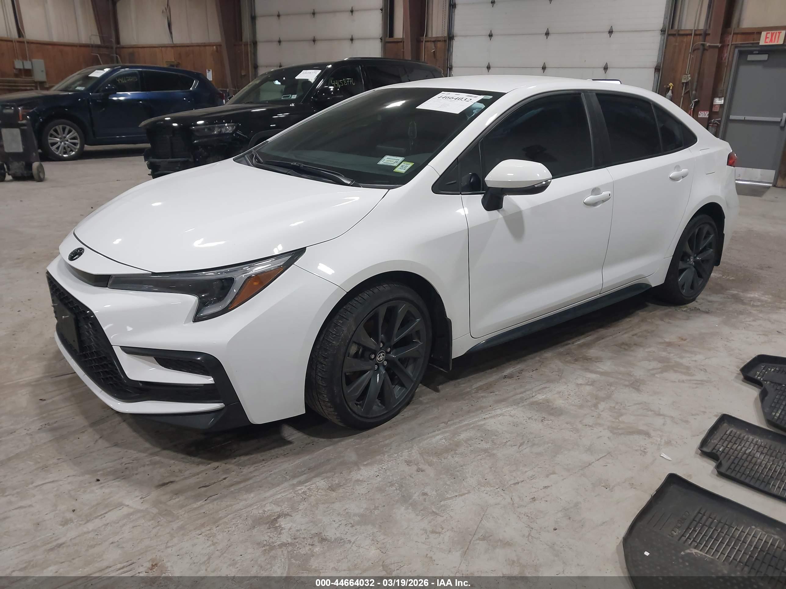 TOYOTA COROLLA image 2