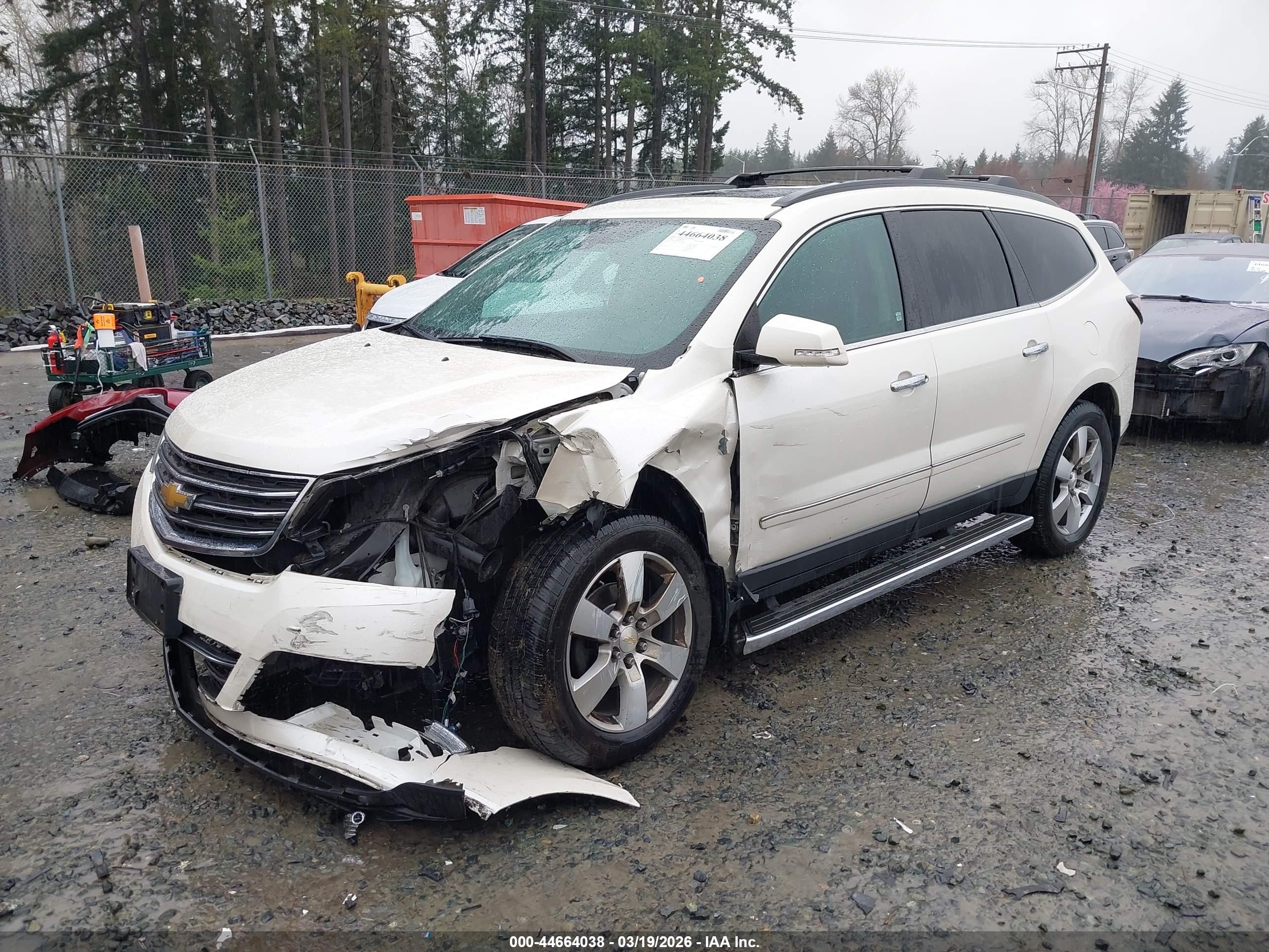 CHEVROLET TRAVERSE image 2