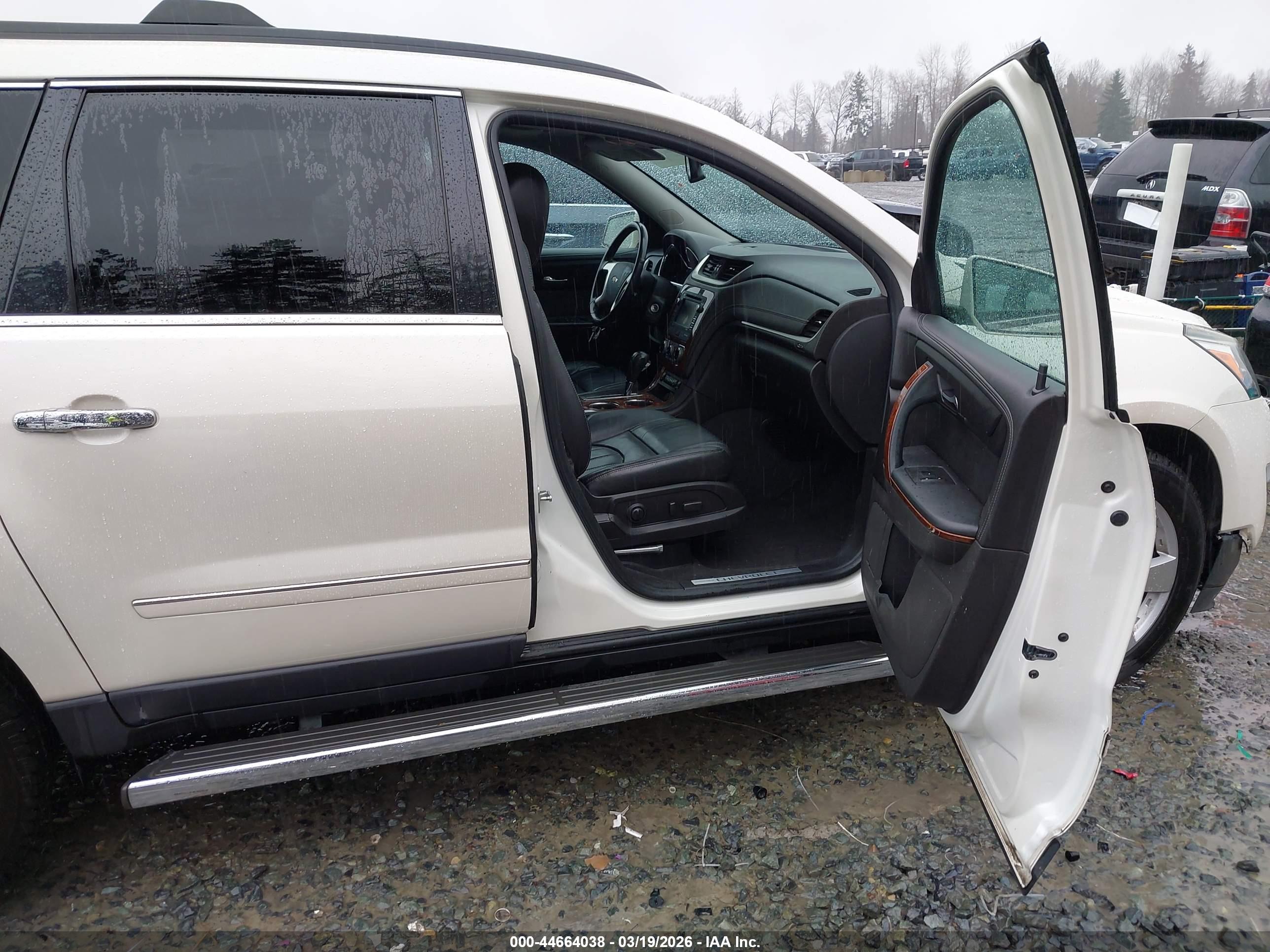 CHEVROLET TRAVERSE image 5