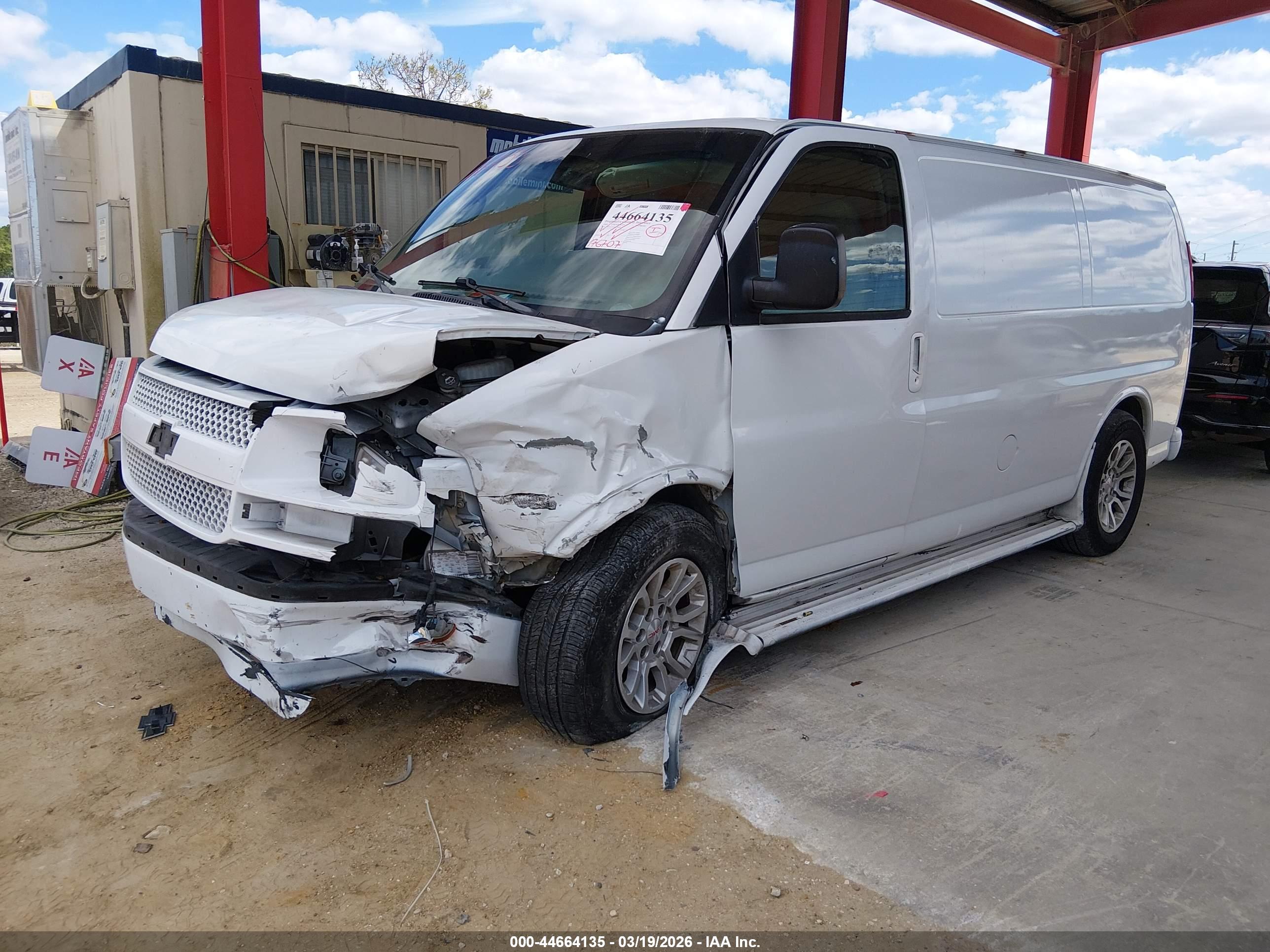 CHEVROLET EXPRESS image 2