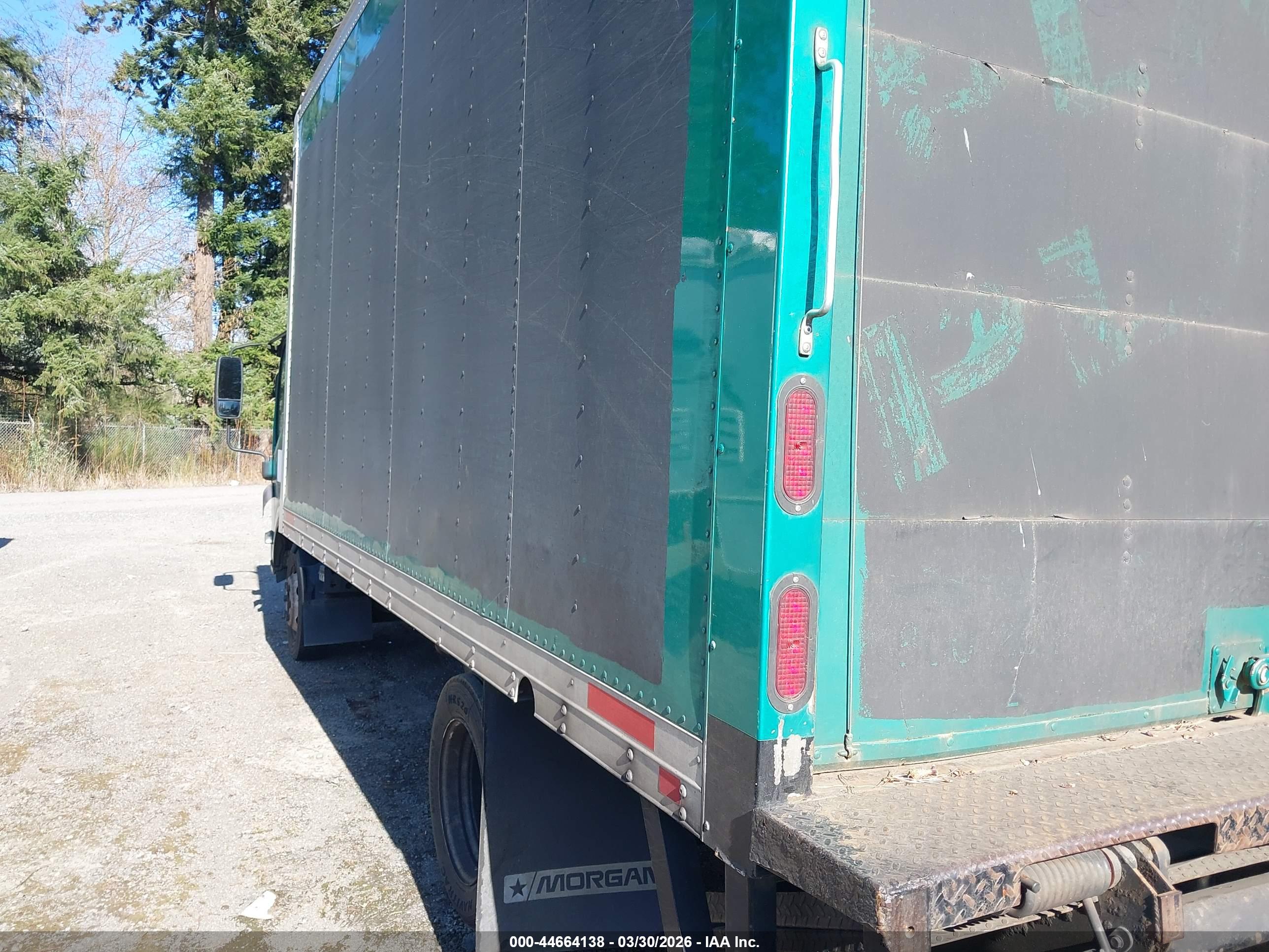 ISUZU NPR image 3