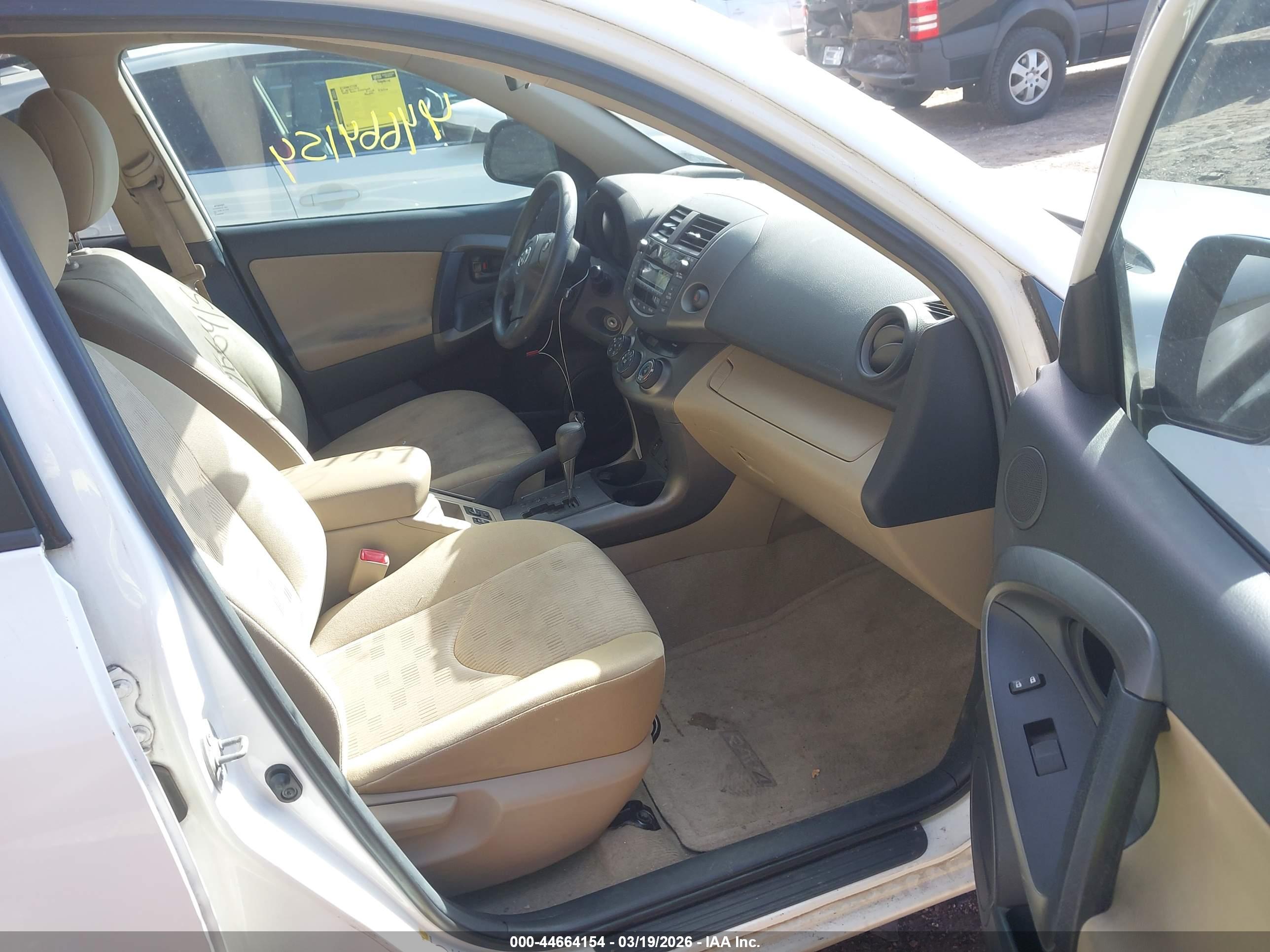 TOYOTA RAV4 image 5