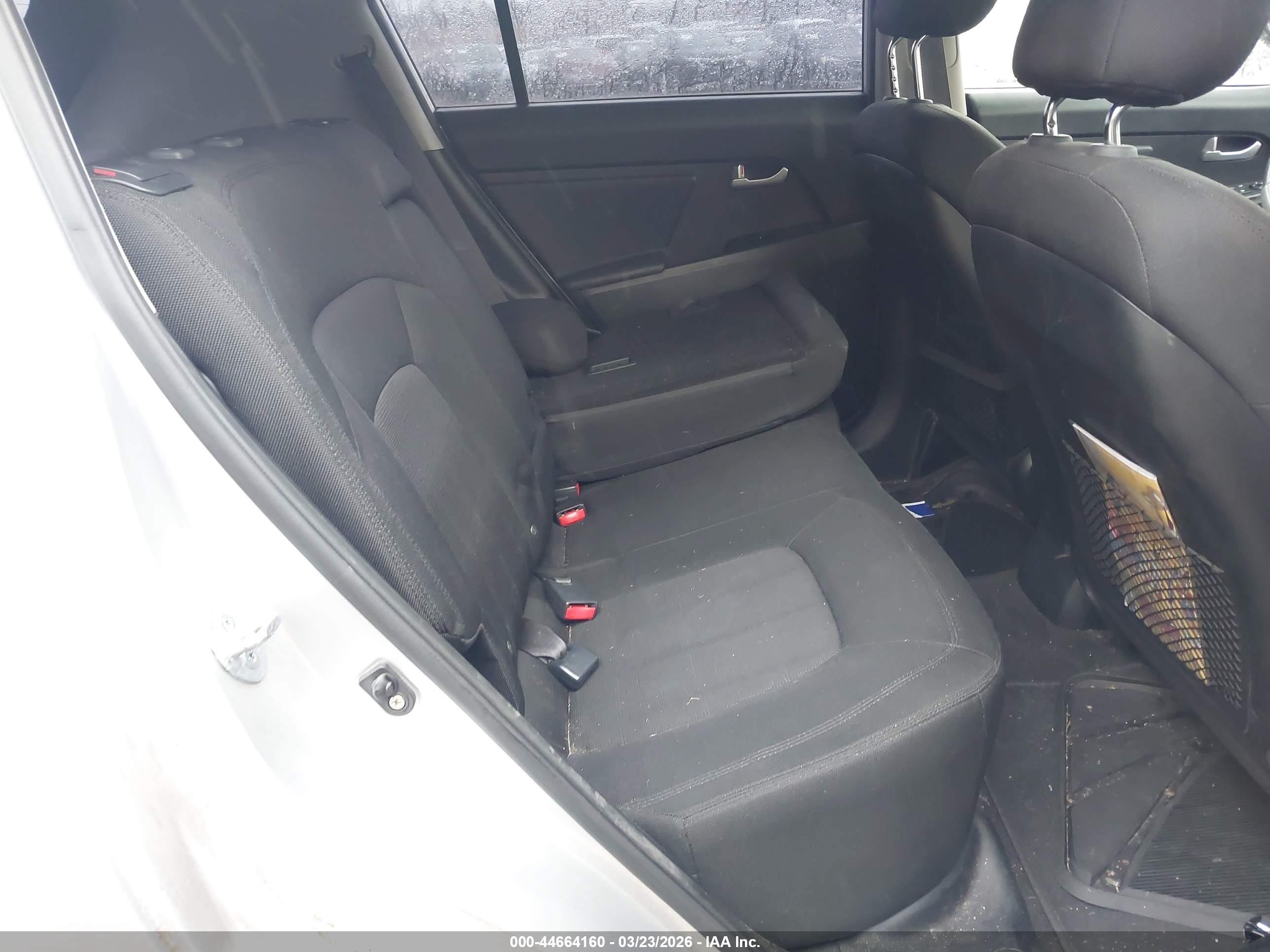 KIA SPORTAGE image 8