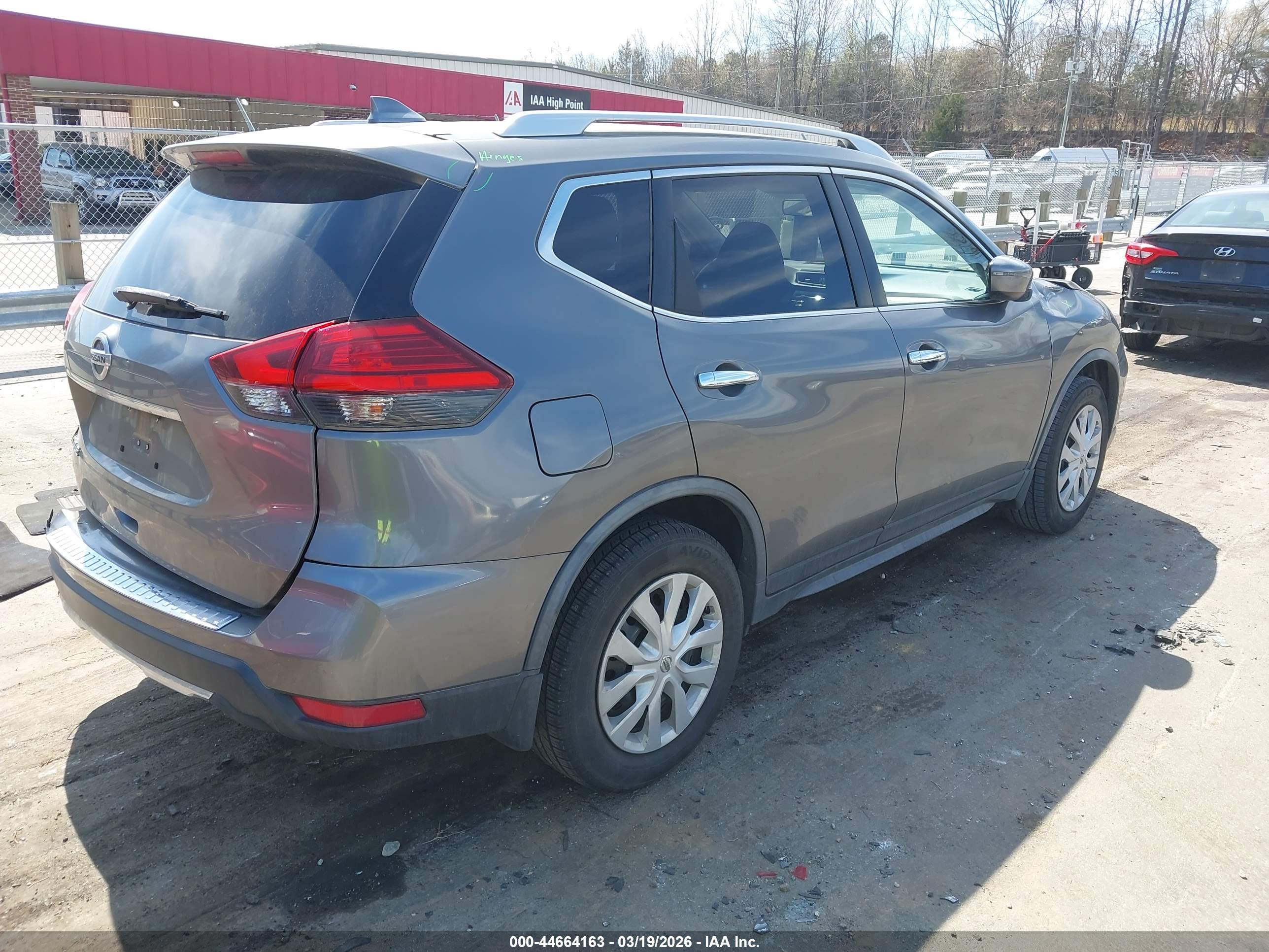 NISSAN ROGUE image 4