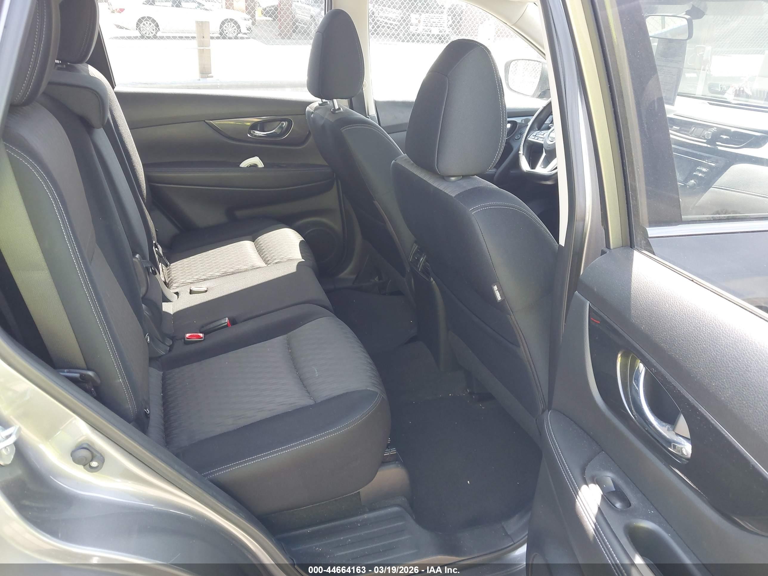NISSAN ROGUE image 8