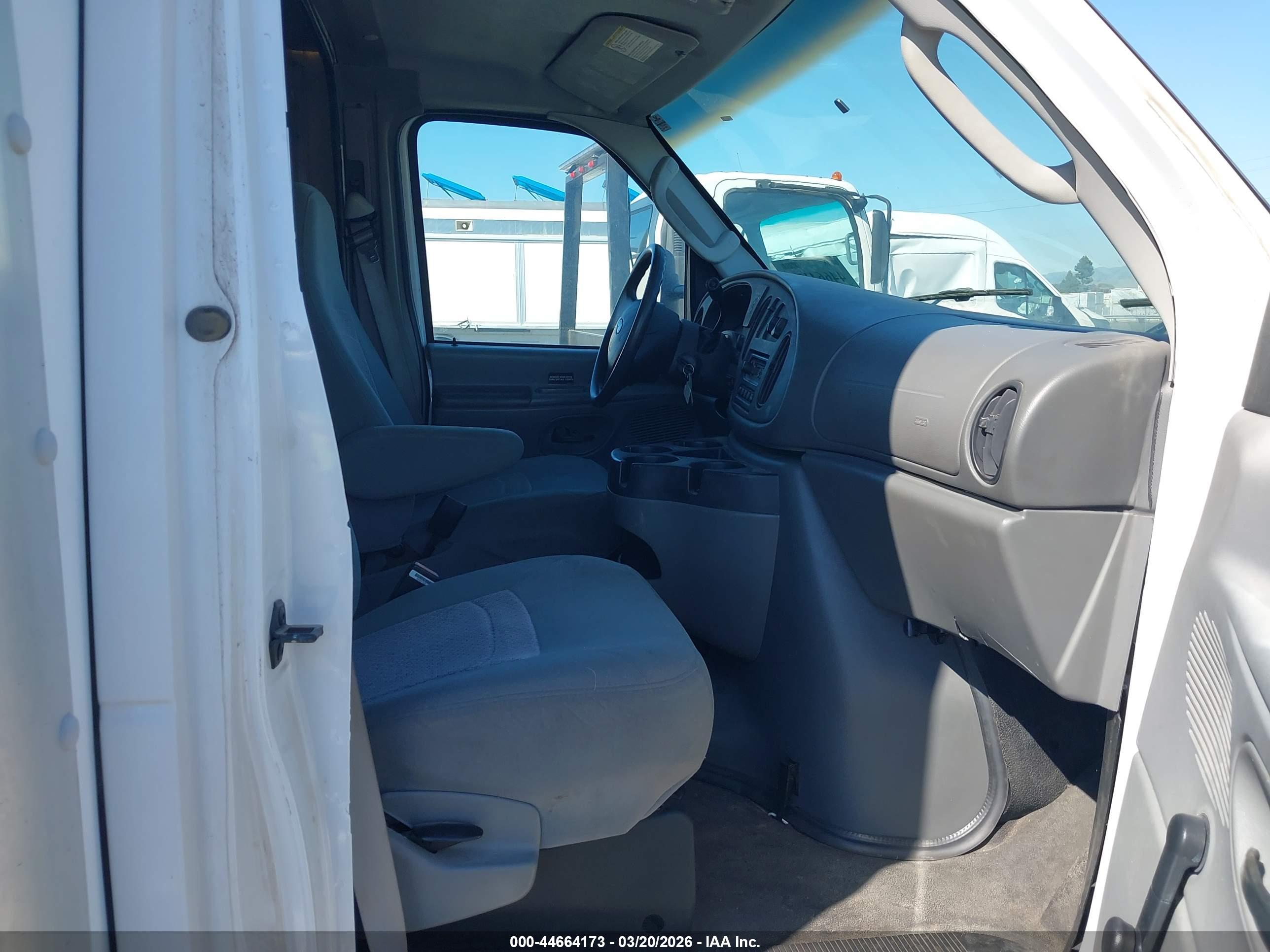 FORD E-350 image 8