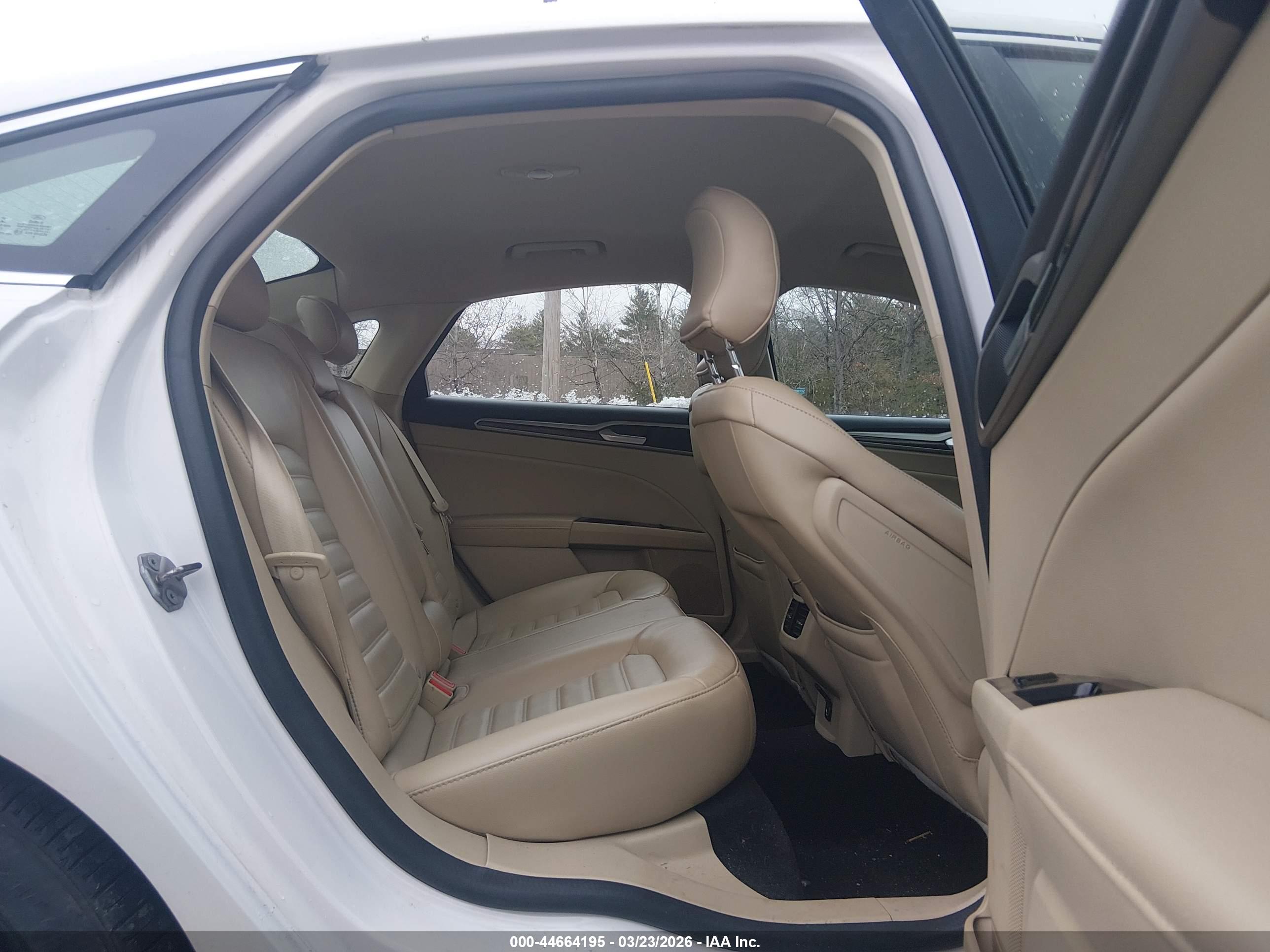 FORD FUSION image 8