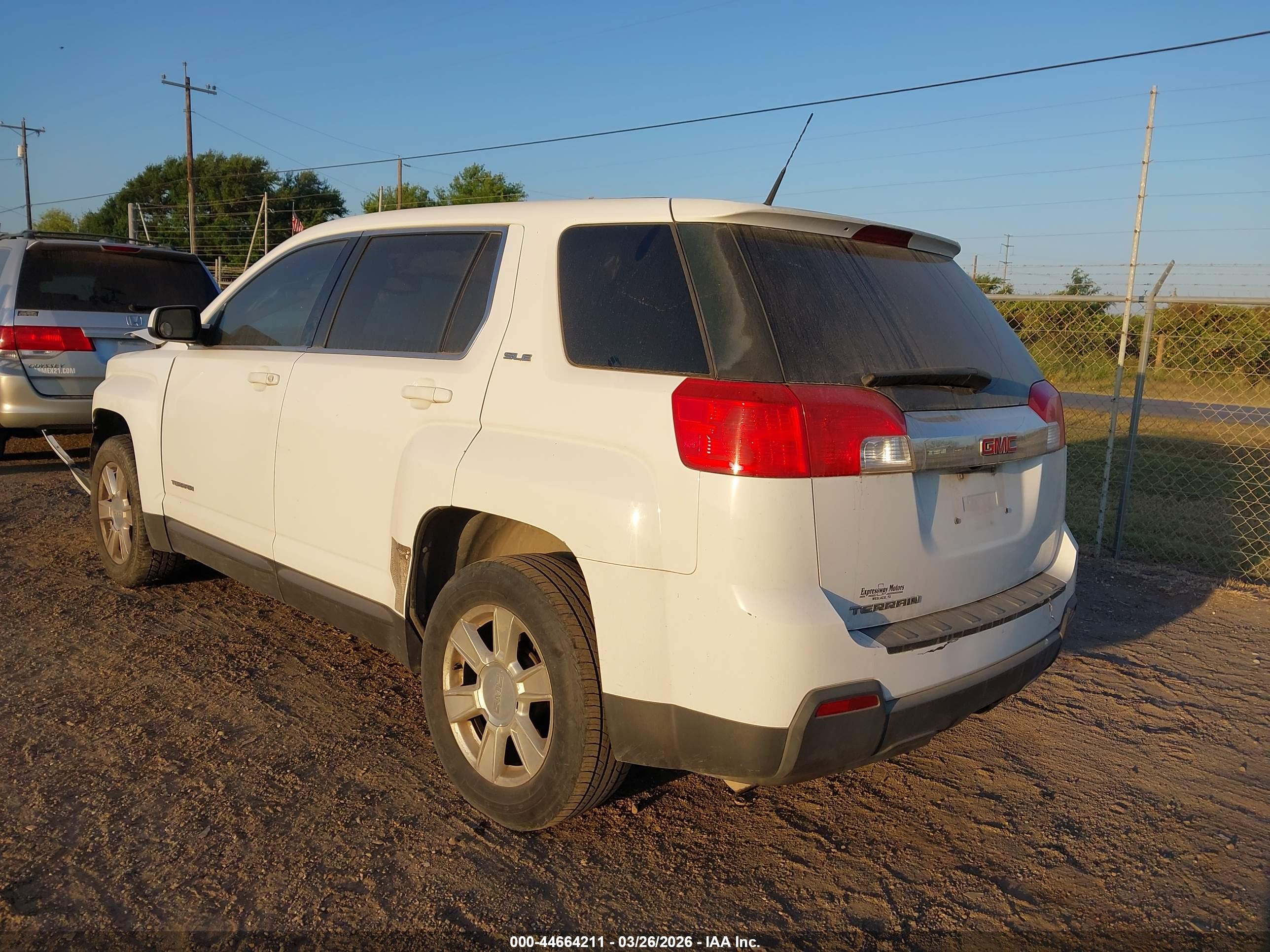 GMC TERRAIN image 3