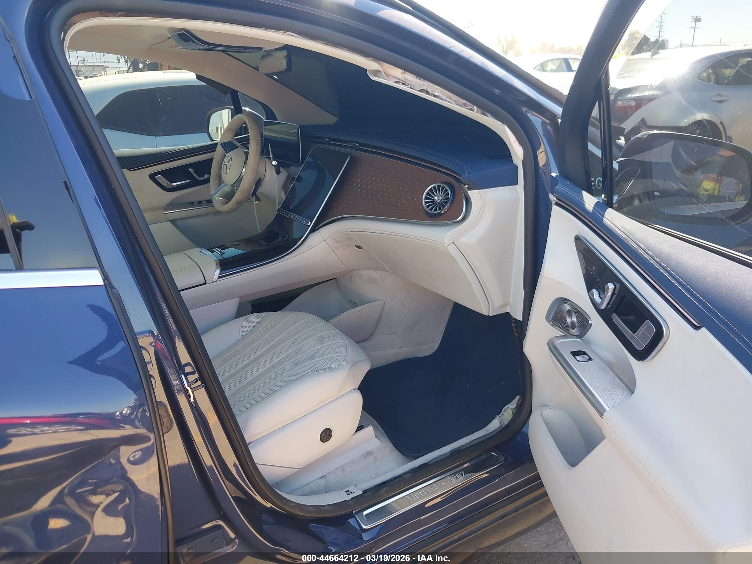 MERCEDES-BENZ EQE image 5
