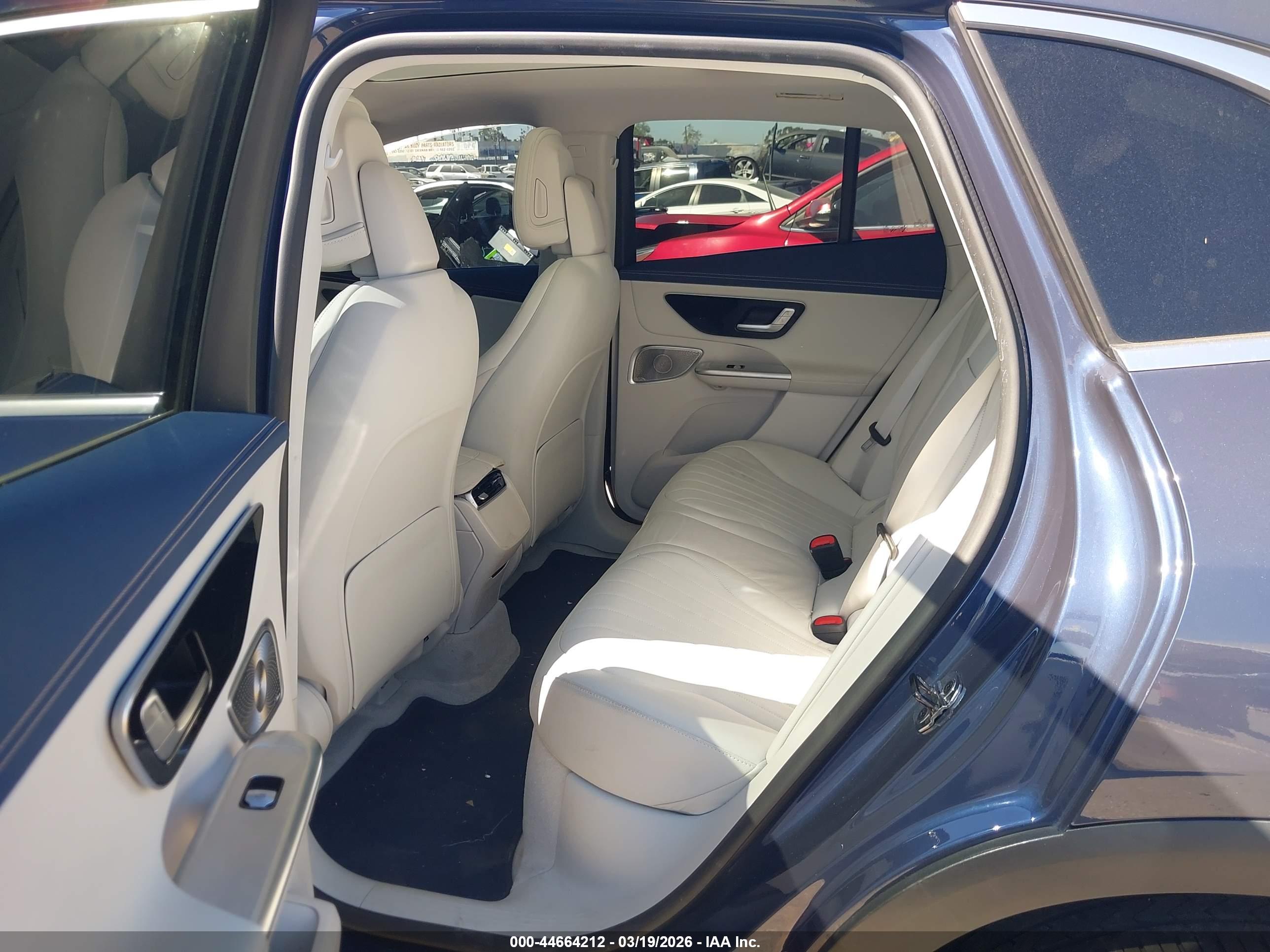 MERCEDES-BENZ EQE image 8