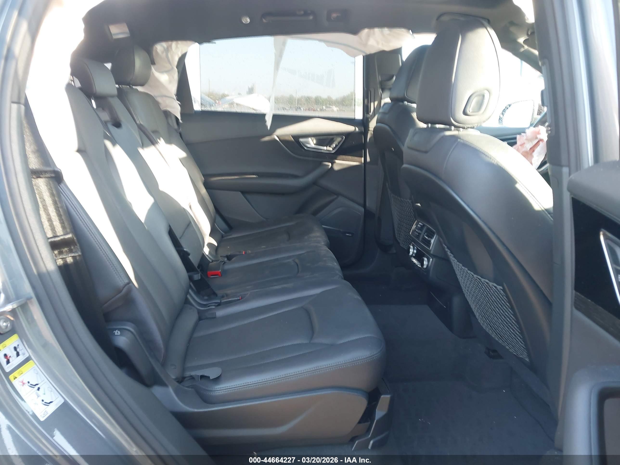 AUDI Q7 image 8