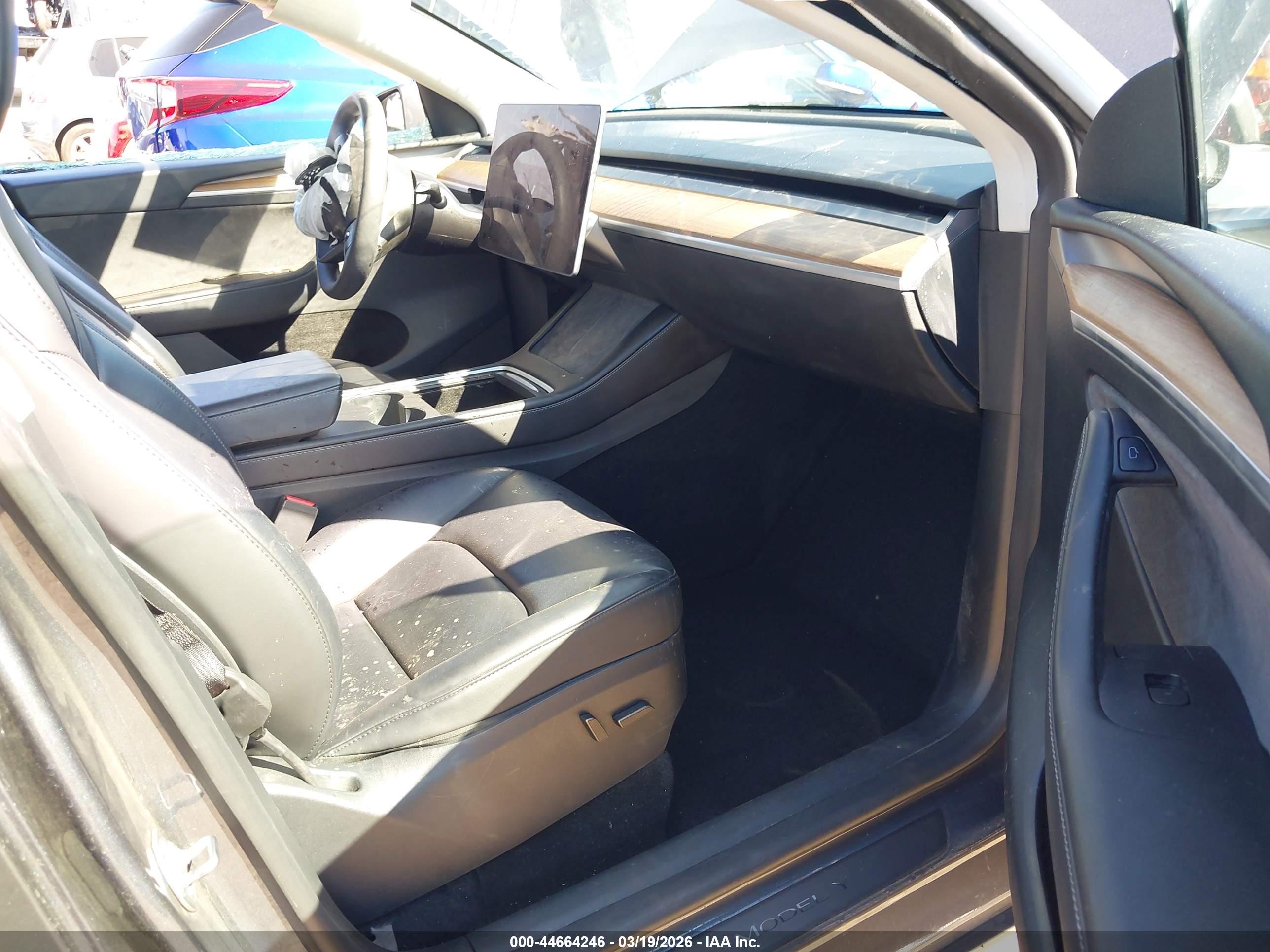 TESLA MODEL image 5