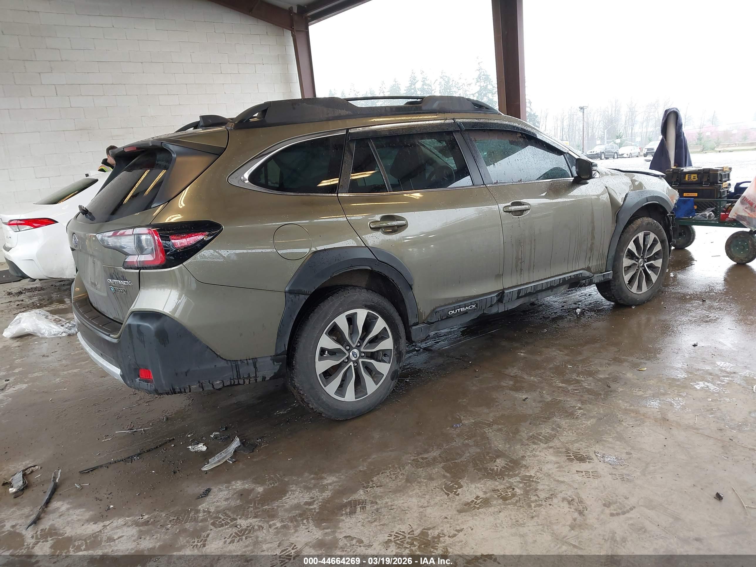 SUBARU OUTBACK image 4
