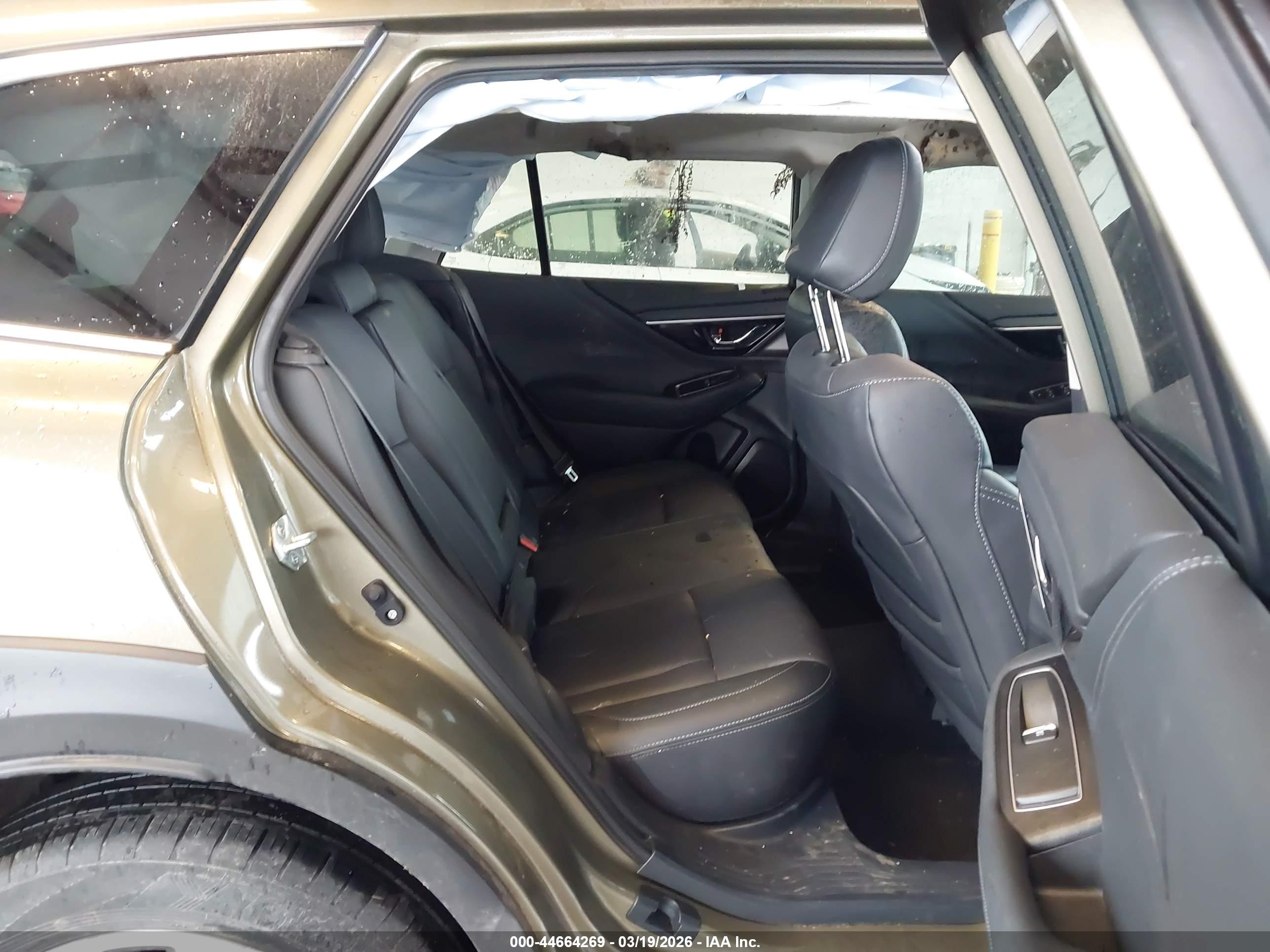 SUBARU OUTBACK image 8