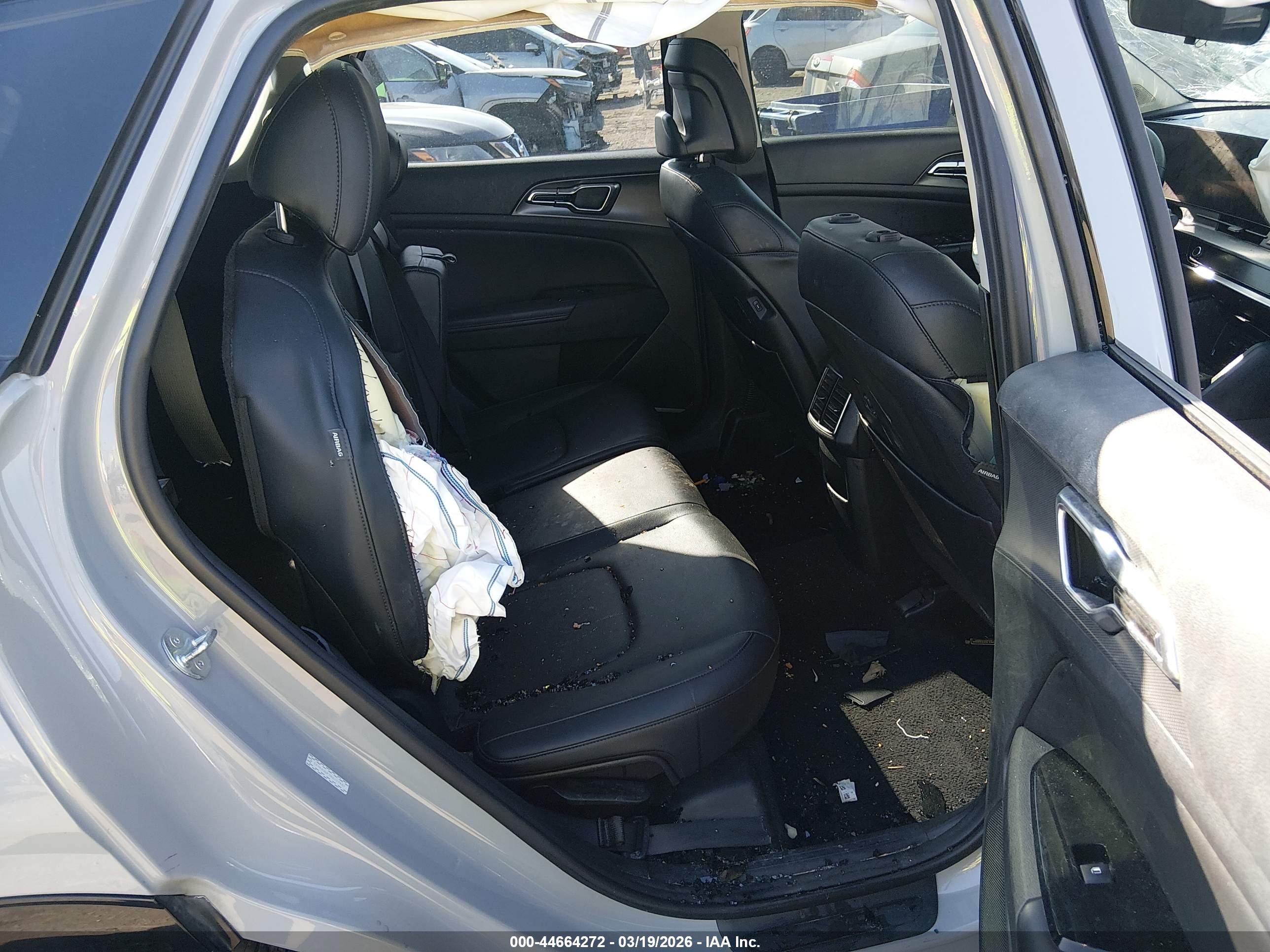 KIA SPORTAGE image 8