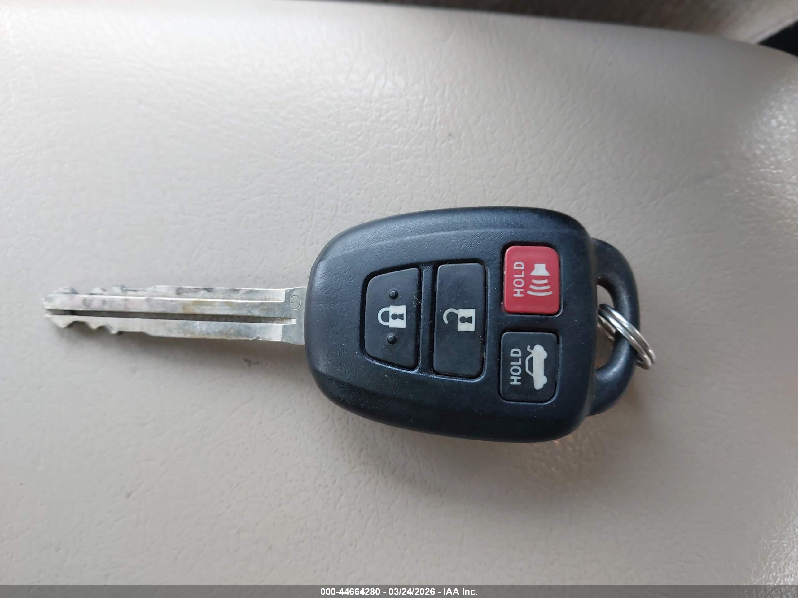 TOYOTA CAMRY image 11