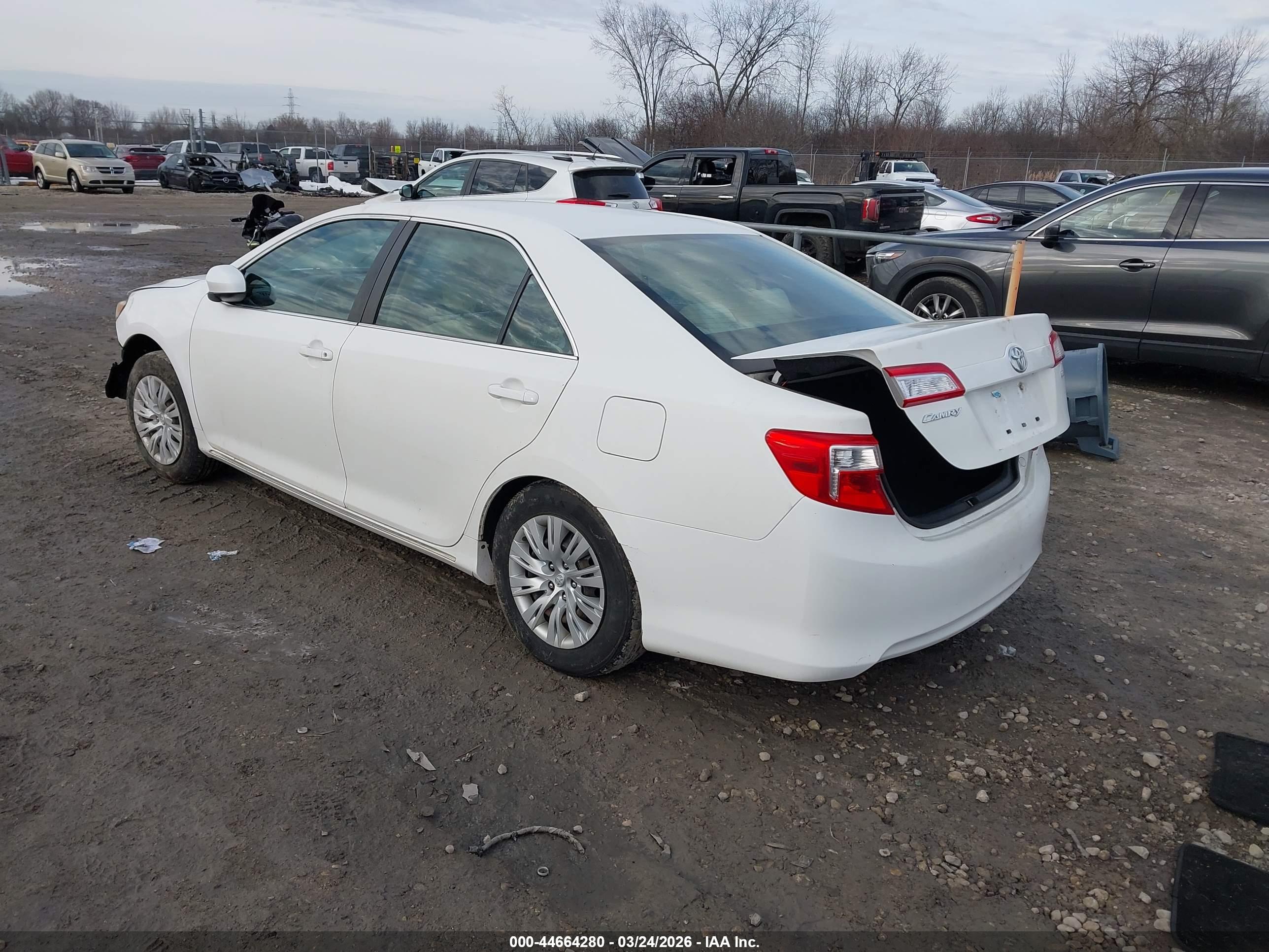 TOYOTA CAMRY image 3