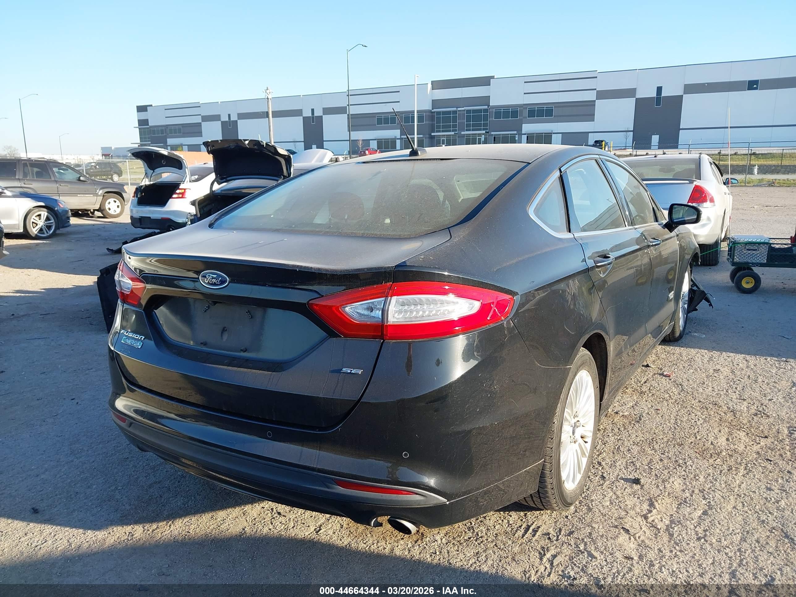 FORD FUSION image 4