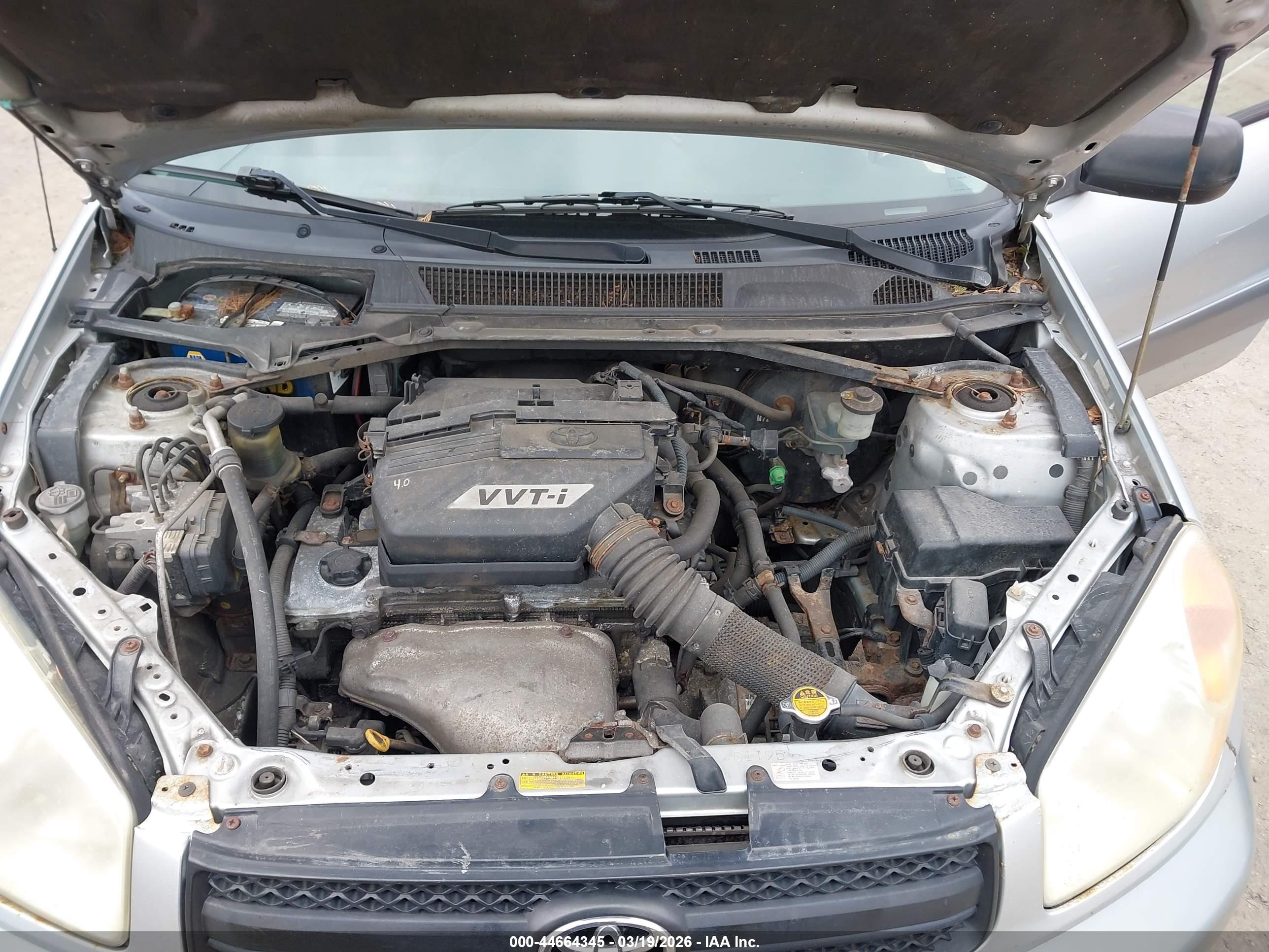 TOYOTA RAV4 image 10