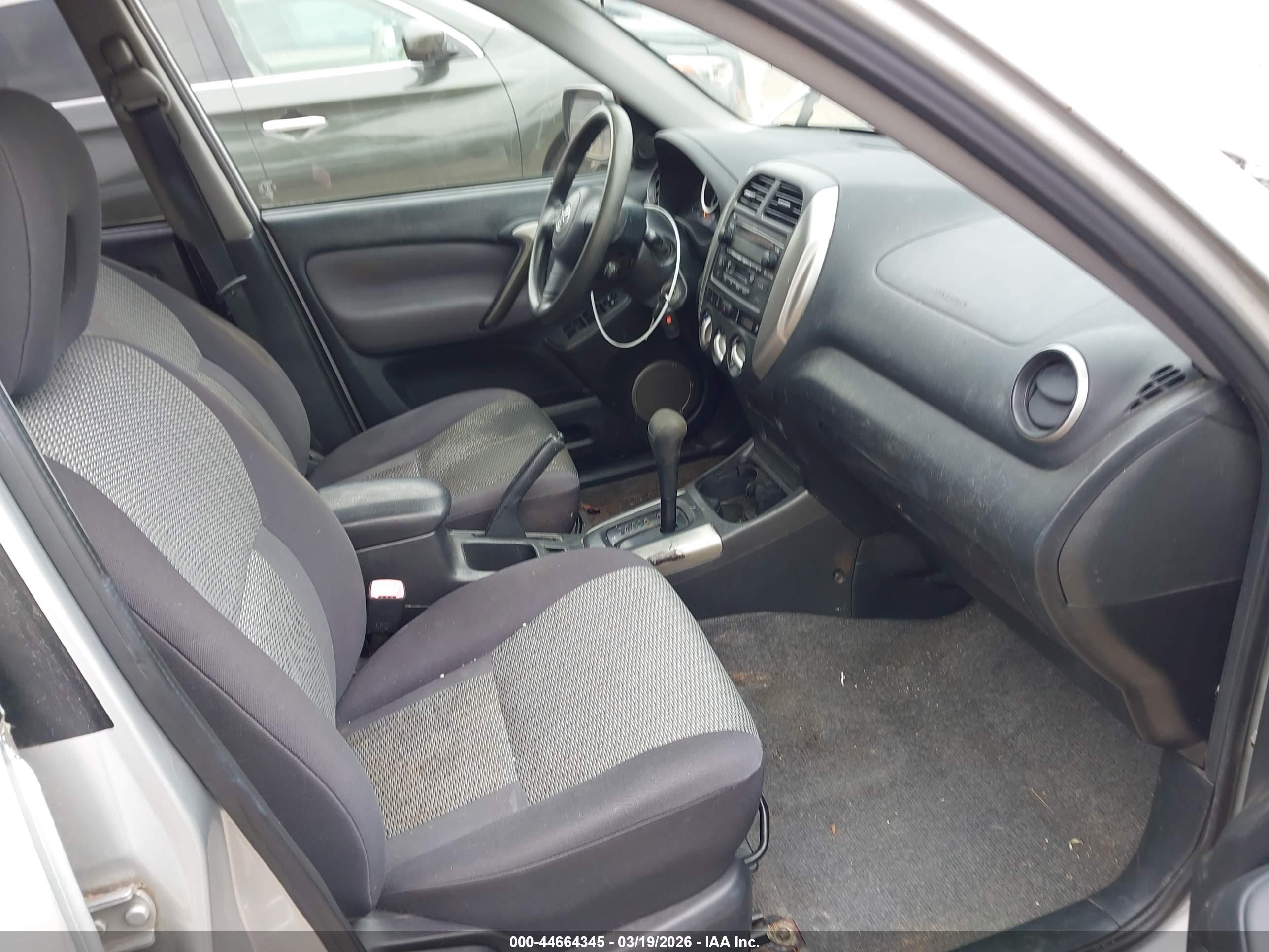 TOYOTA RAV4 image 5