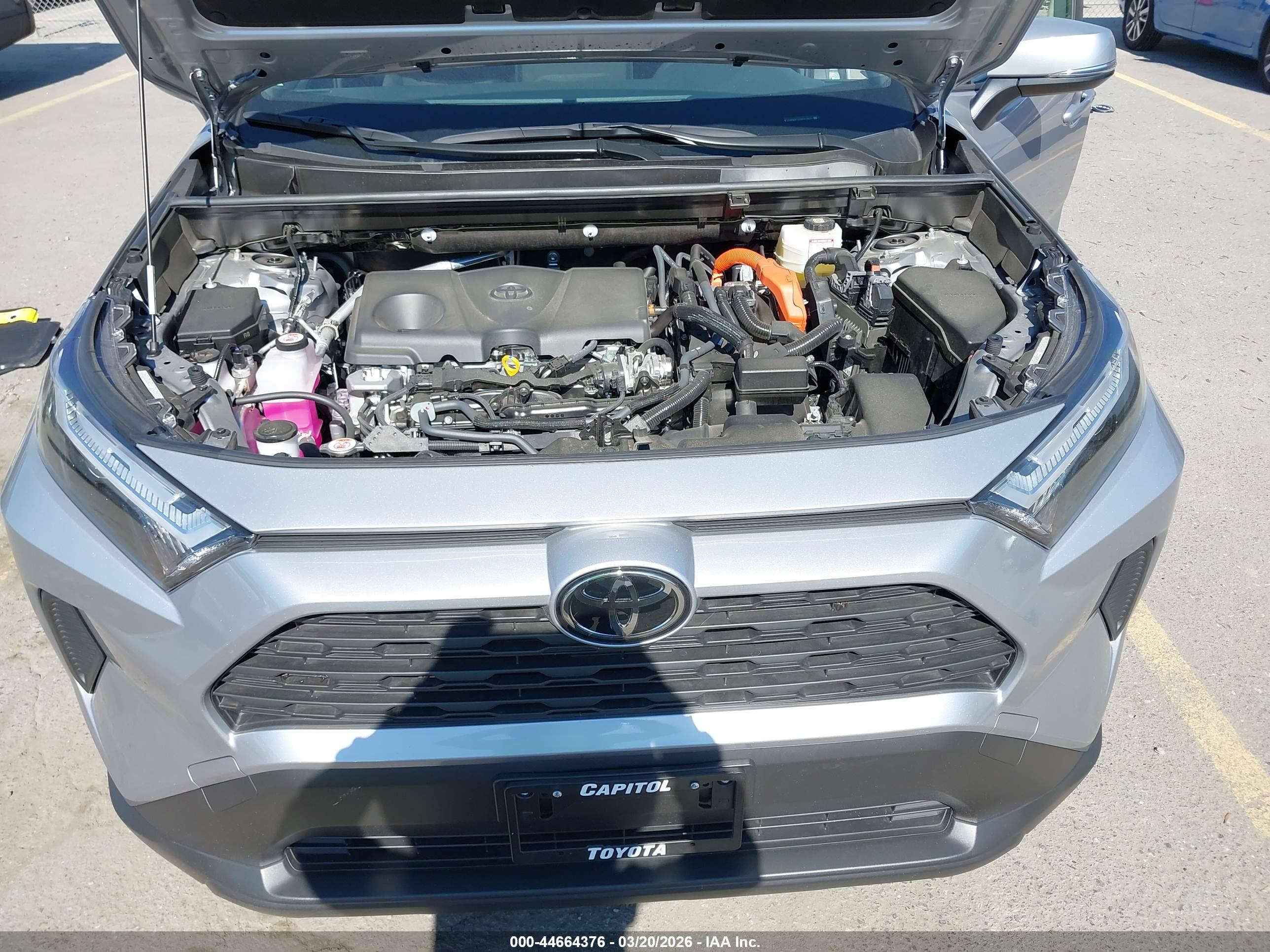 TOYOTA RAV4 image 10