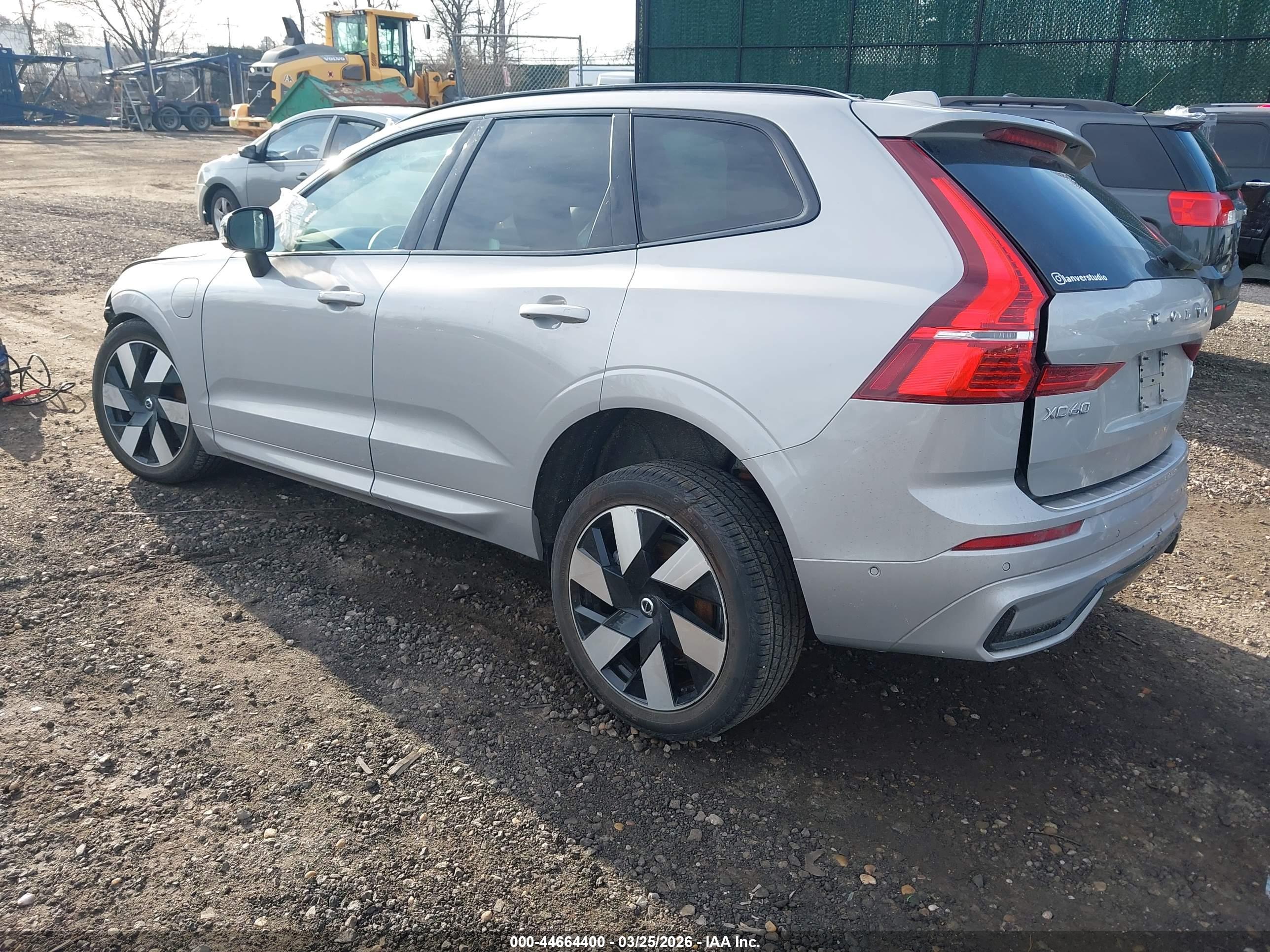 VOLVO XC60 image 3