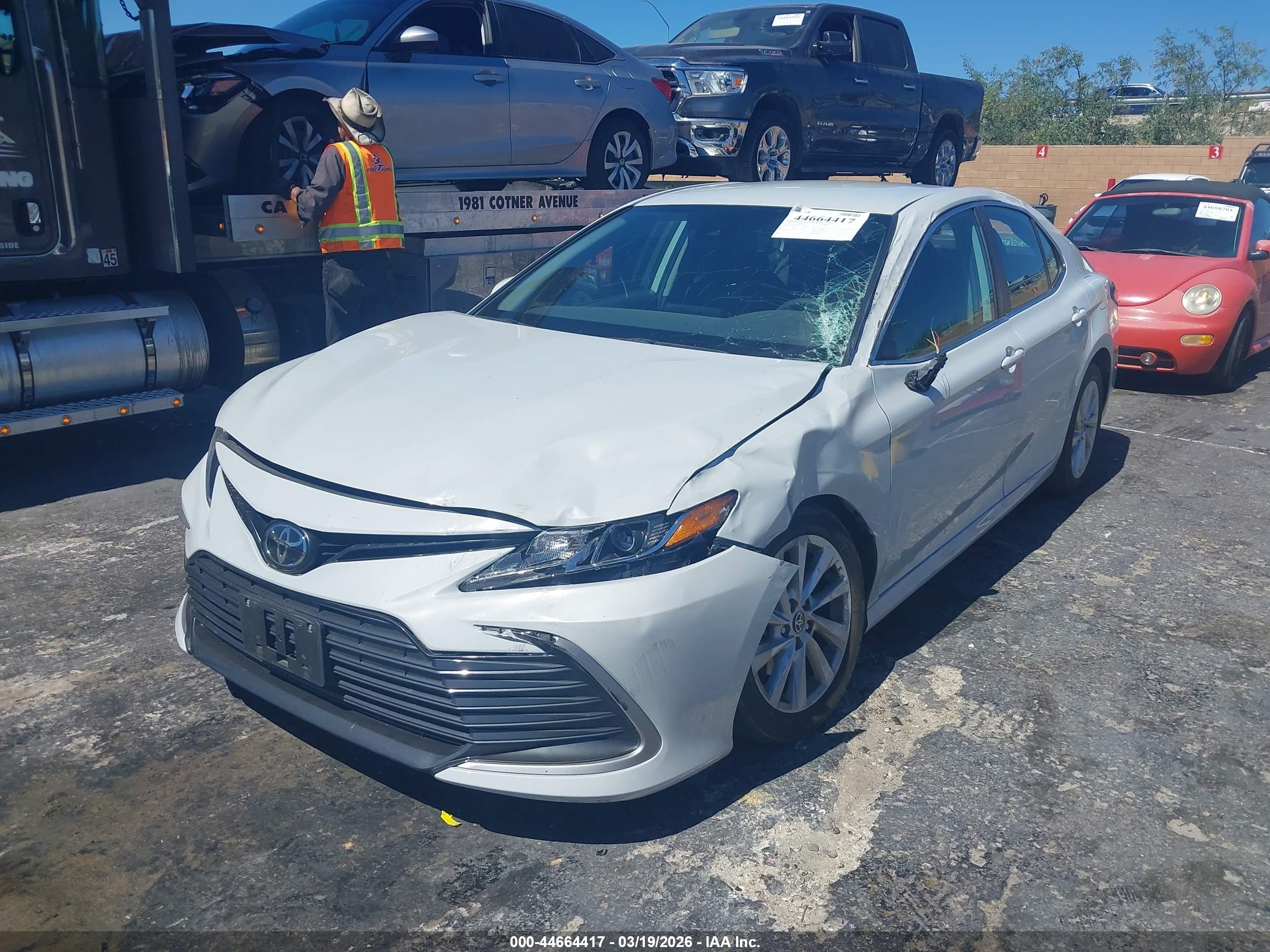 TOYOTA CAMRY image 2