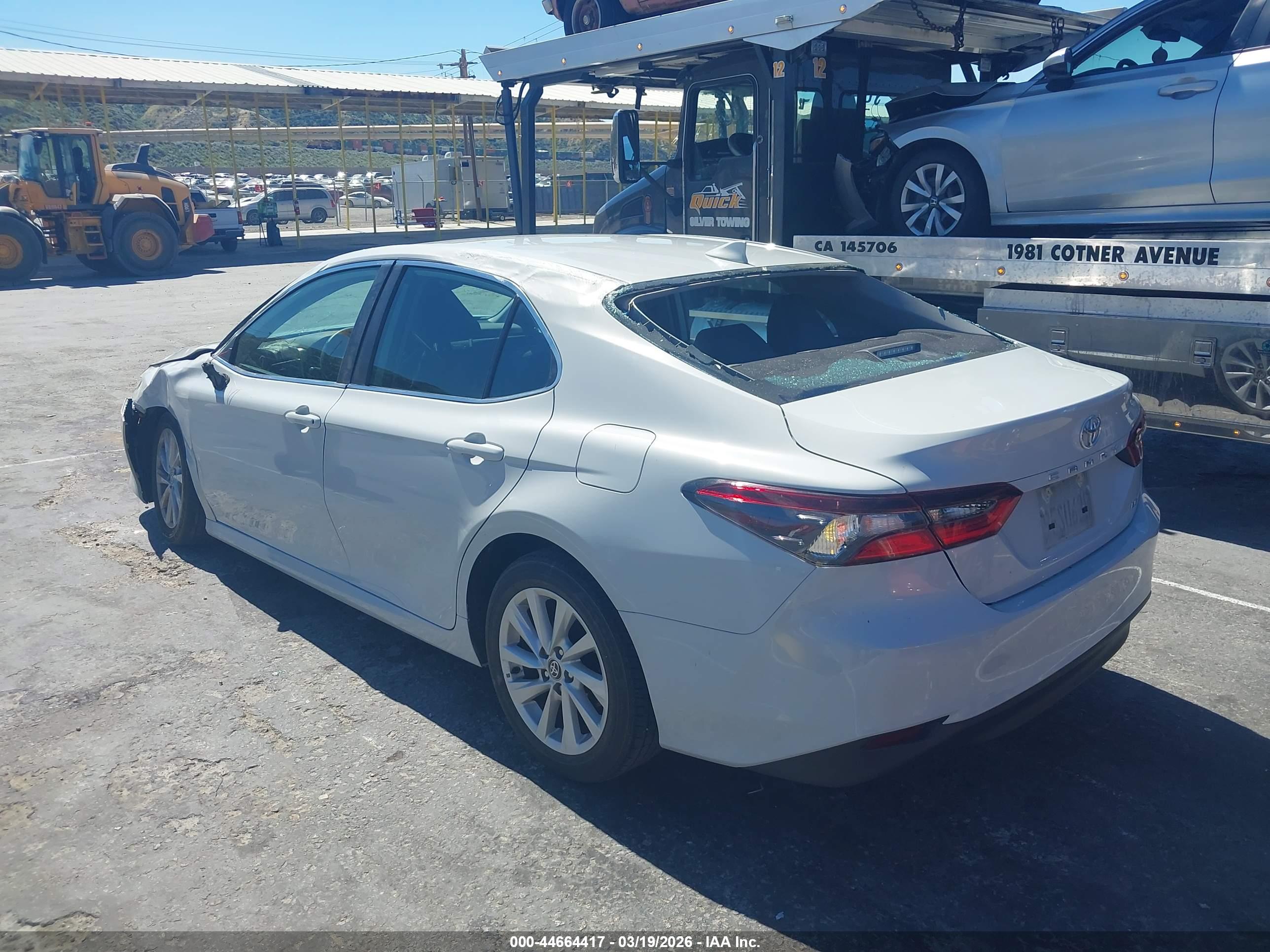 TOYOTA CAMRY image 3