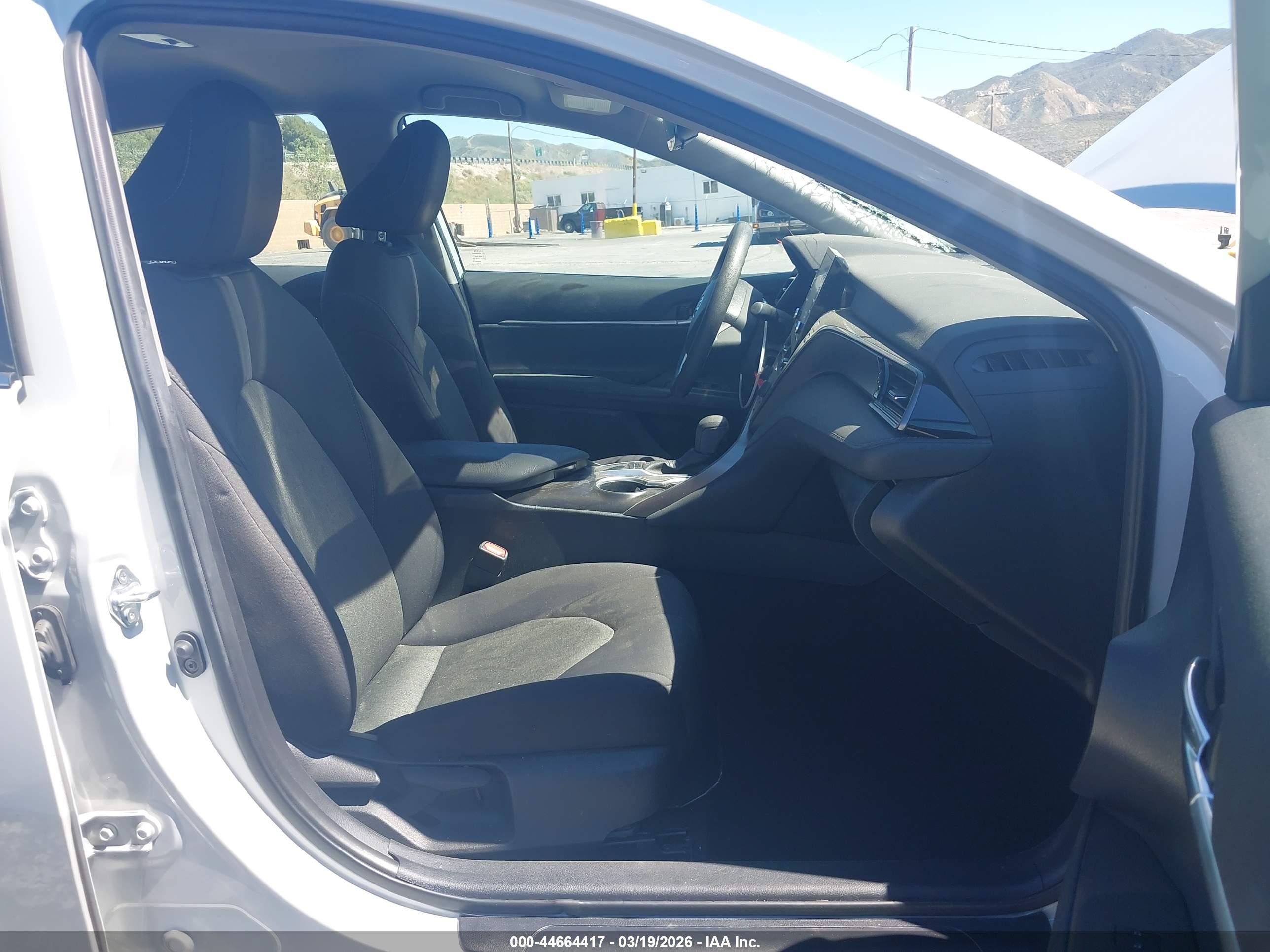 TOYOTA CAMRY image 5