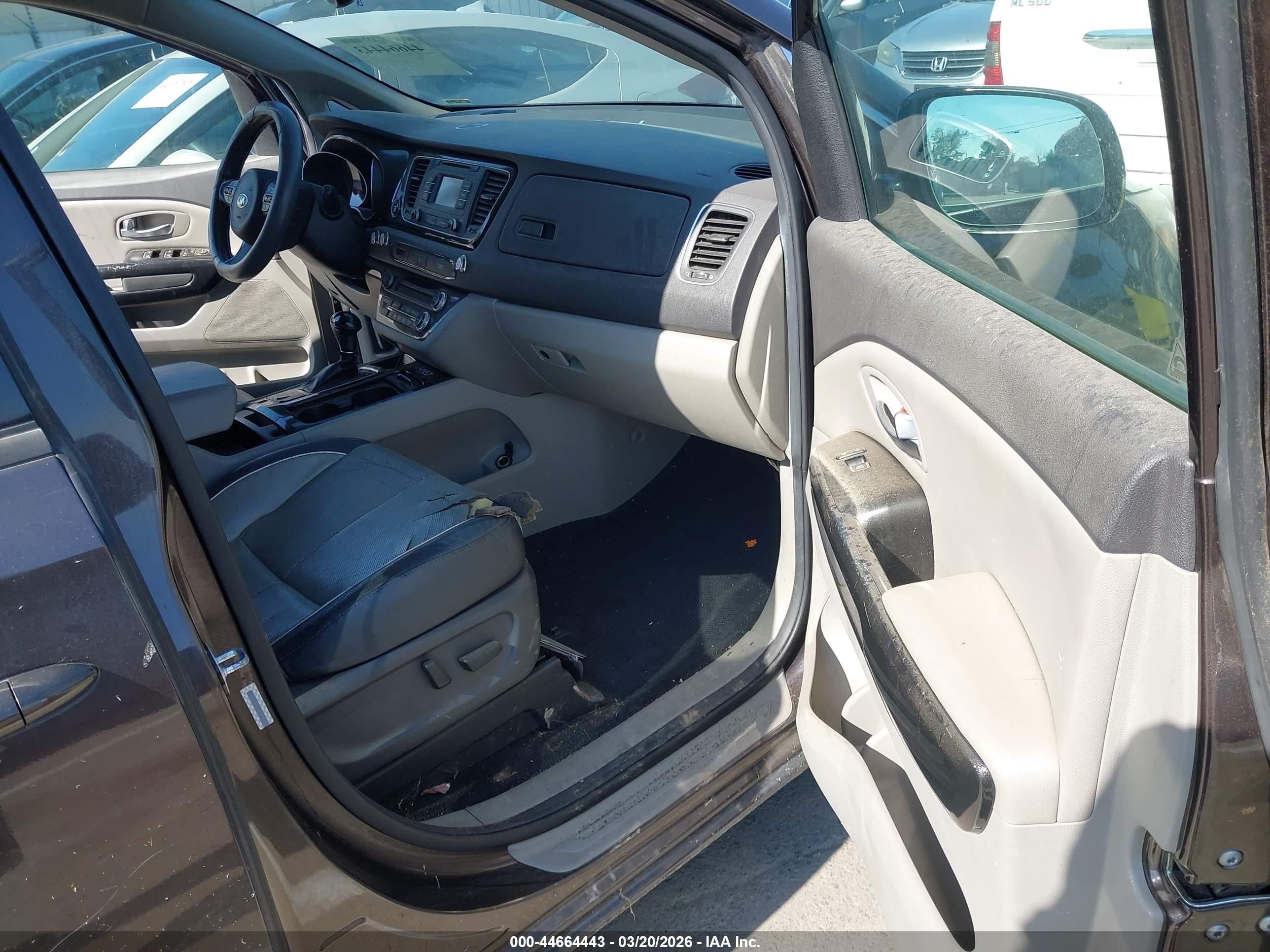 KIA SEDONA image 5