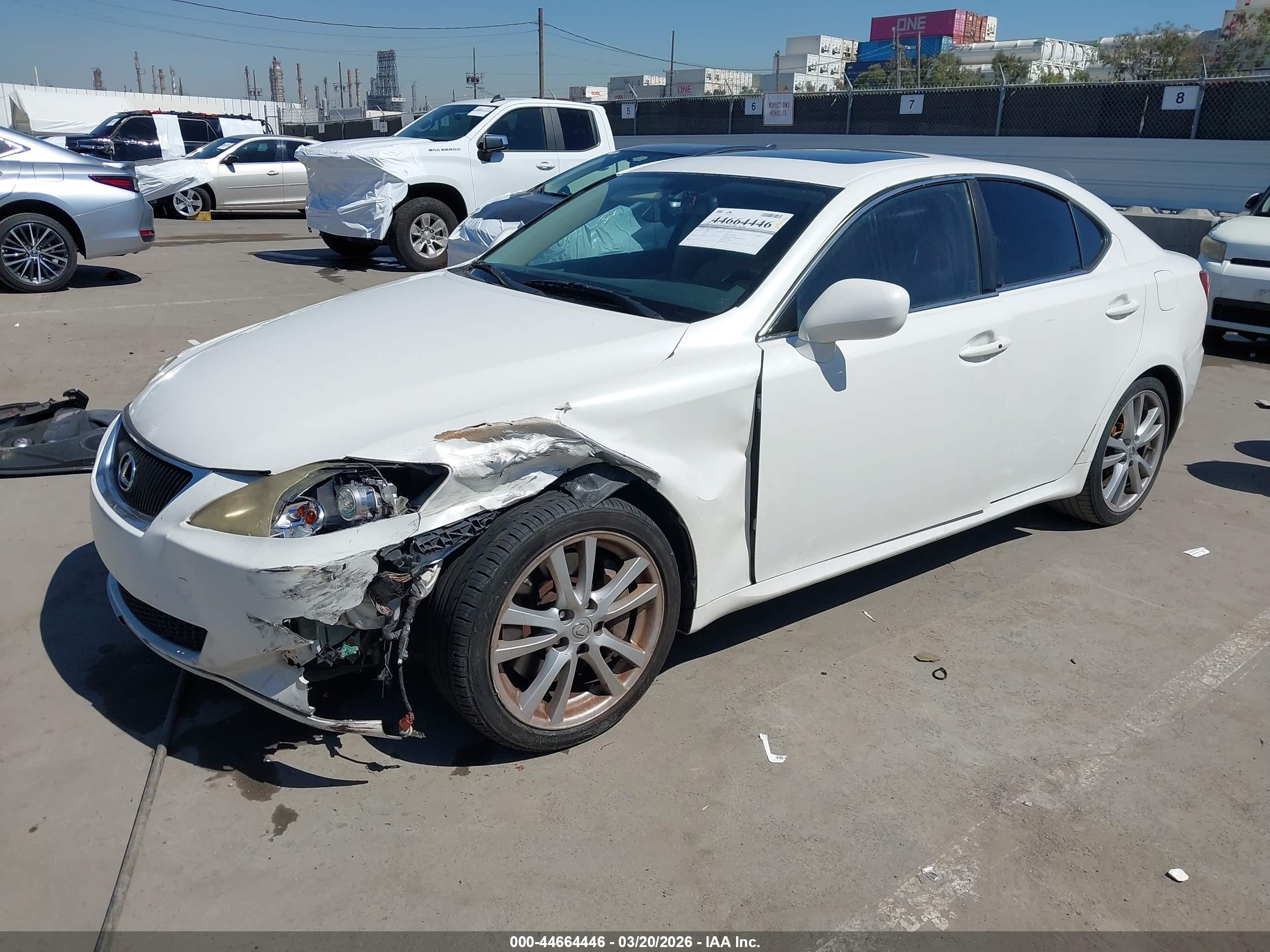 LEXUS IS image 2