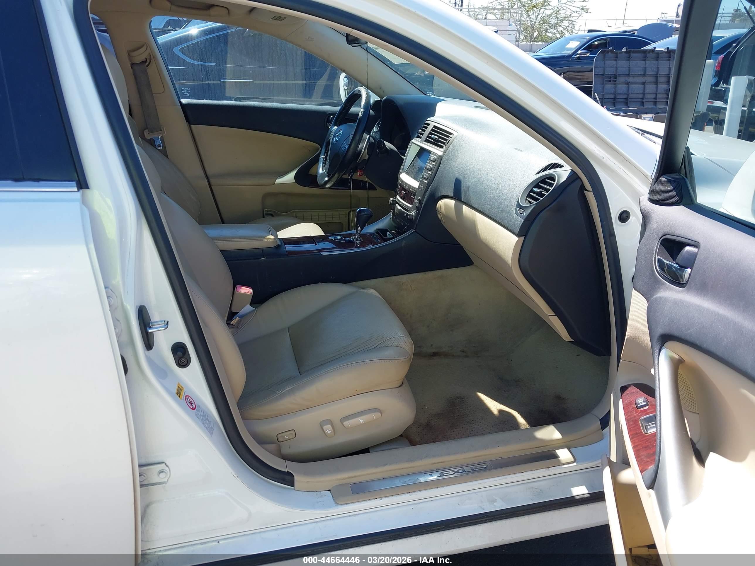LEXUS IS image 5