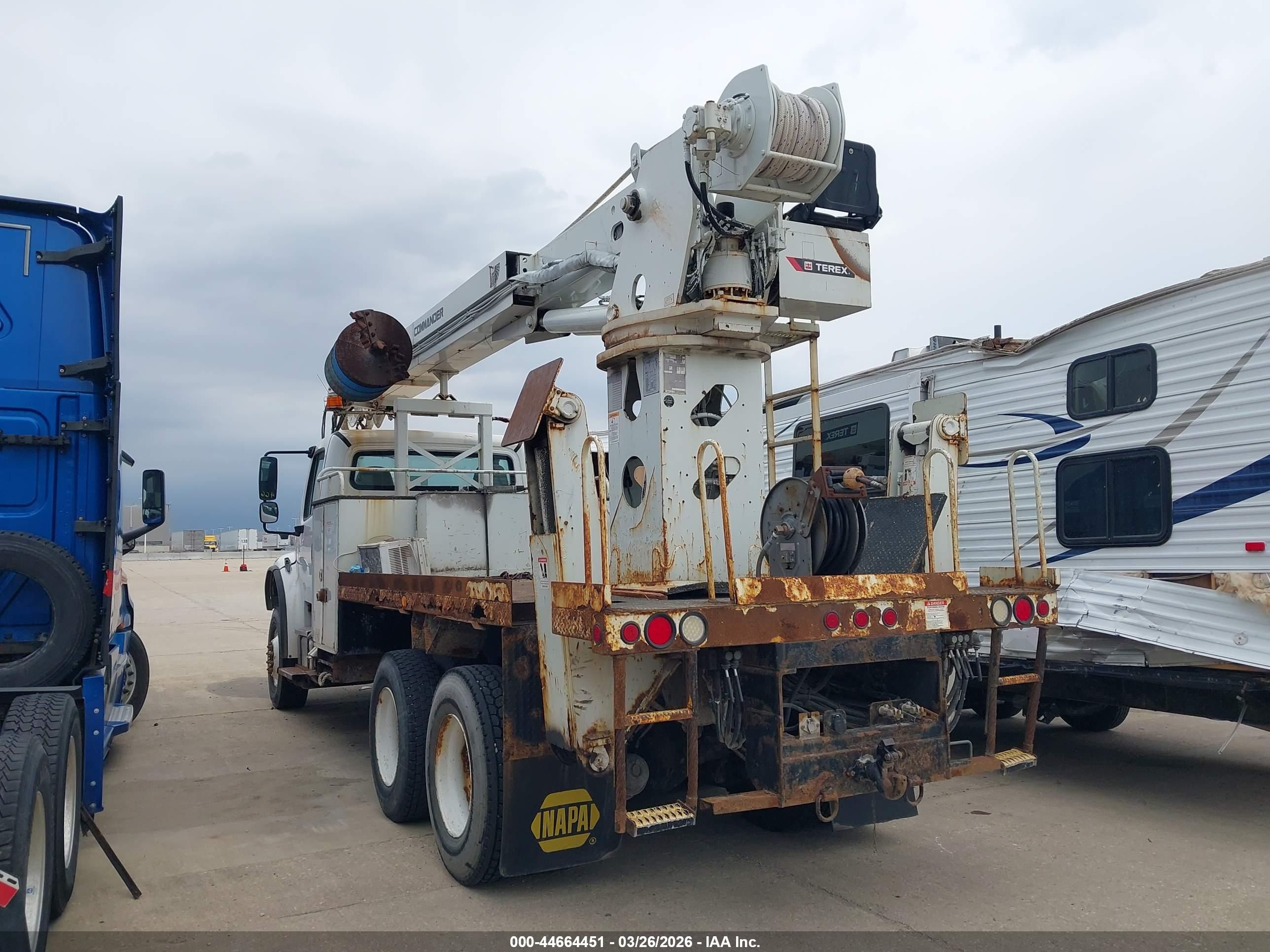 FREIGHTLINER M2 image 3