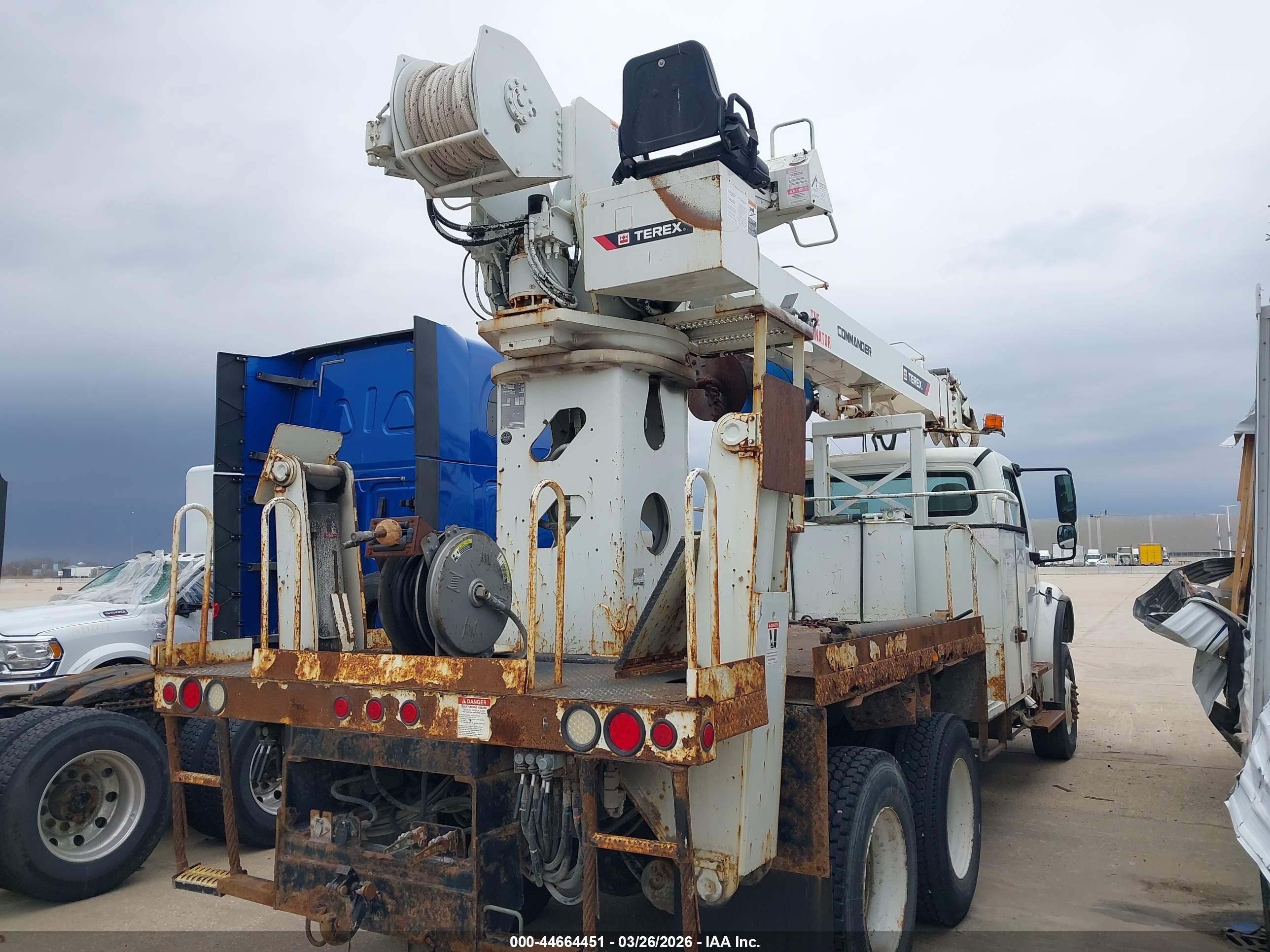 FREIGHTLINER M2 image 4