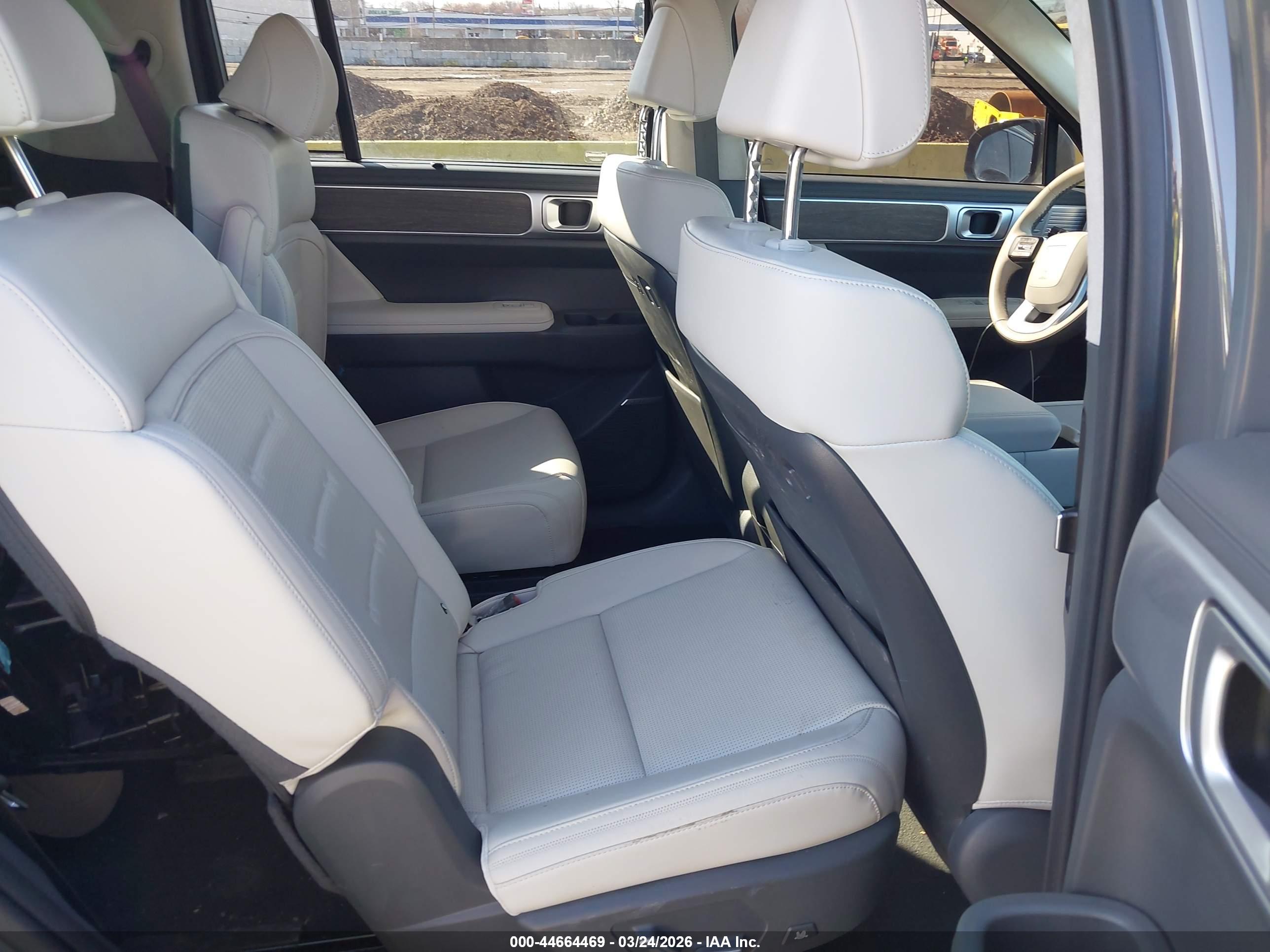 HYUNDAI SANTA image 8