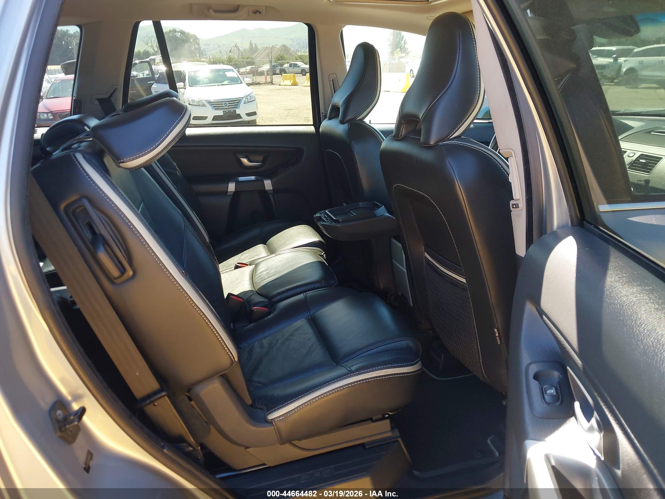 VOLVO XC90 image 8