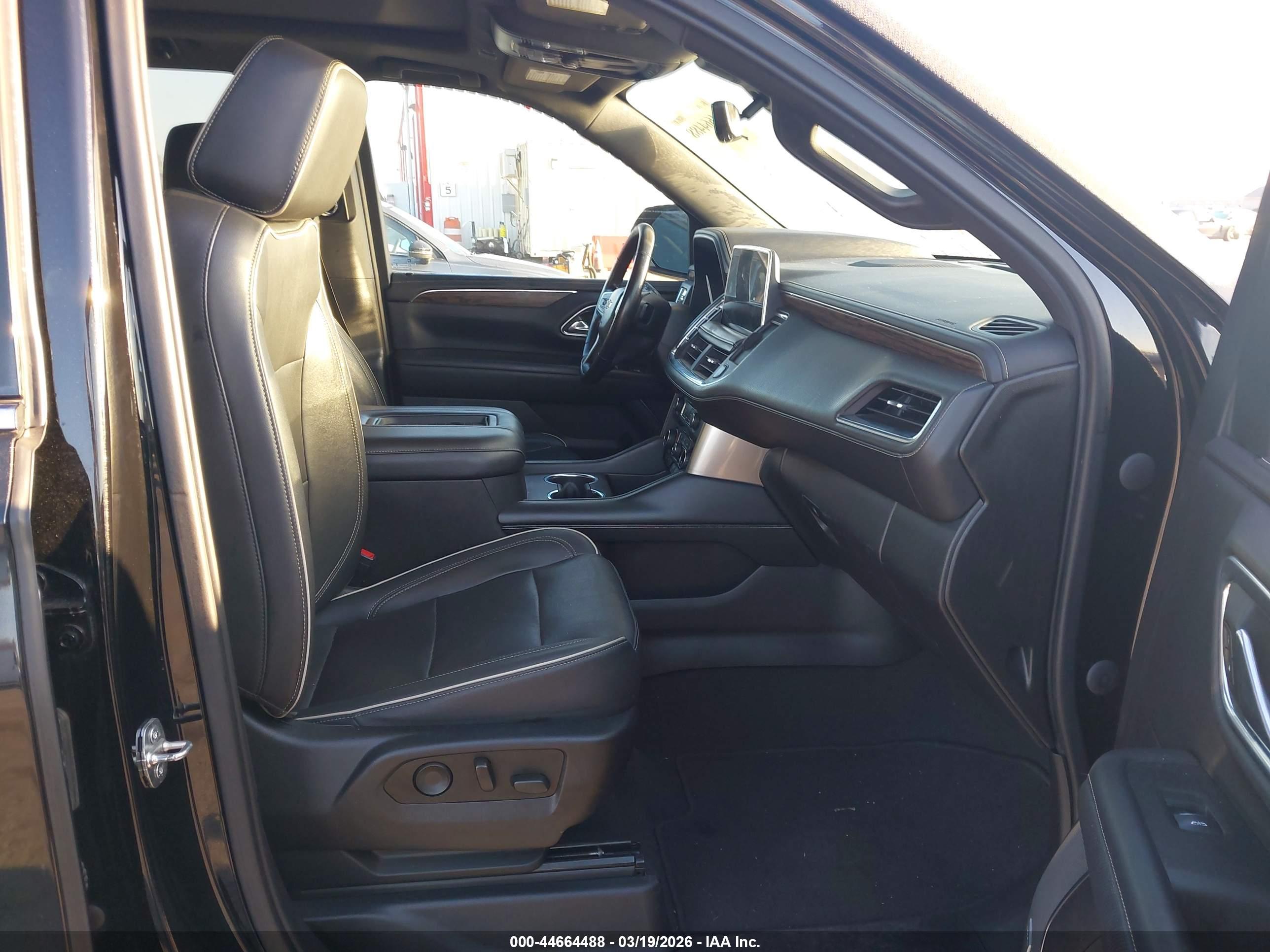 CHEVROLET SUBURBAN image 5