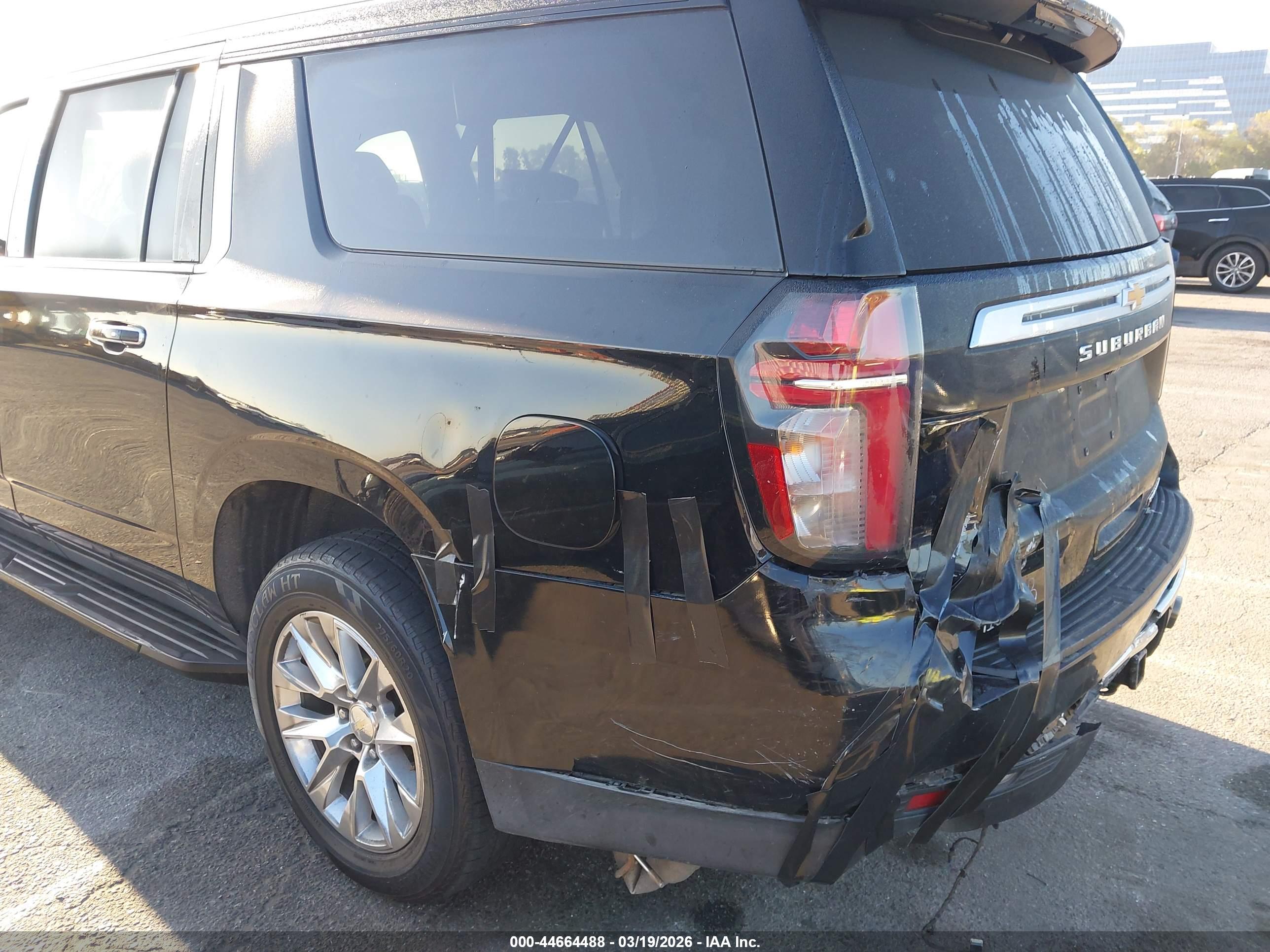 CHEVROLET SUBURBAN image 6
