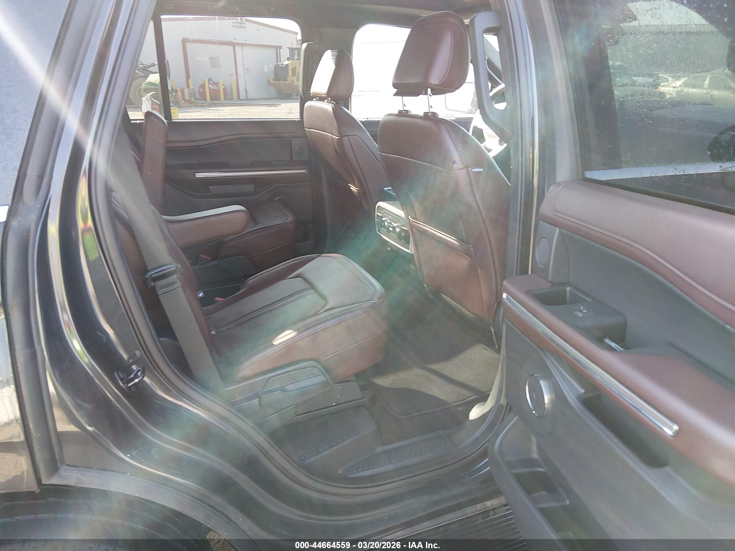 FORD EXPEDITION image 8