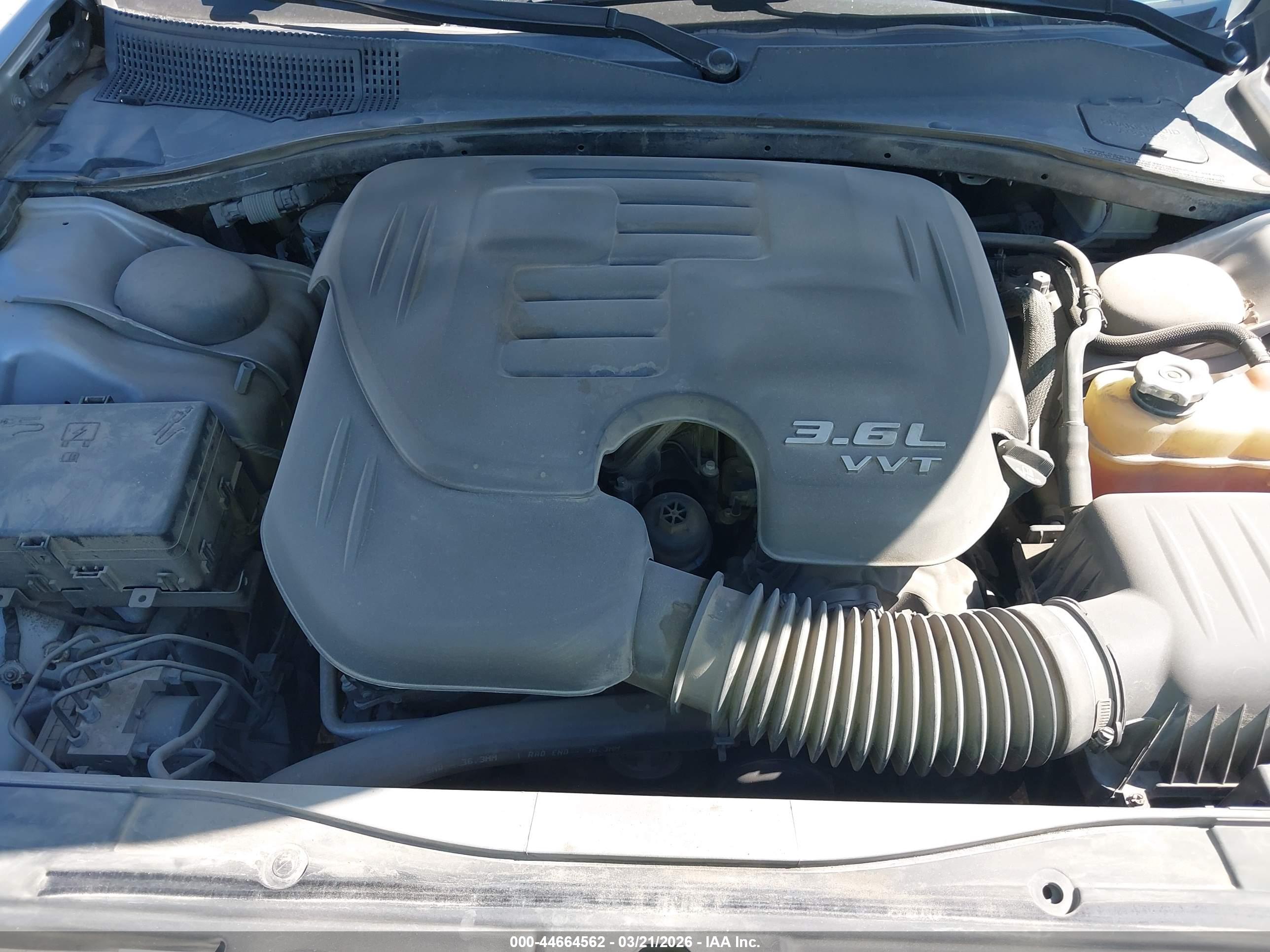 CHRYSLER 300 image 10