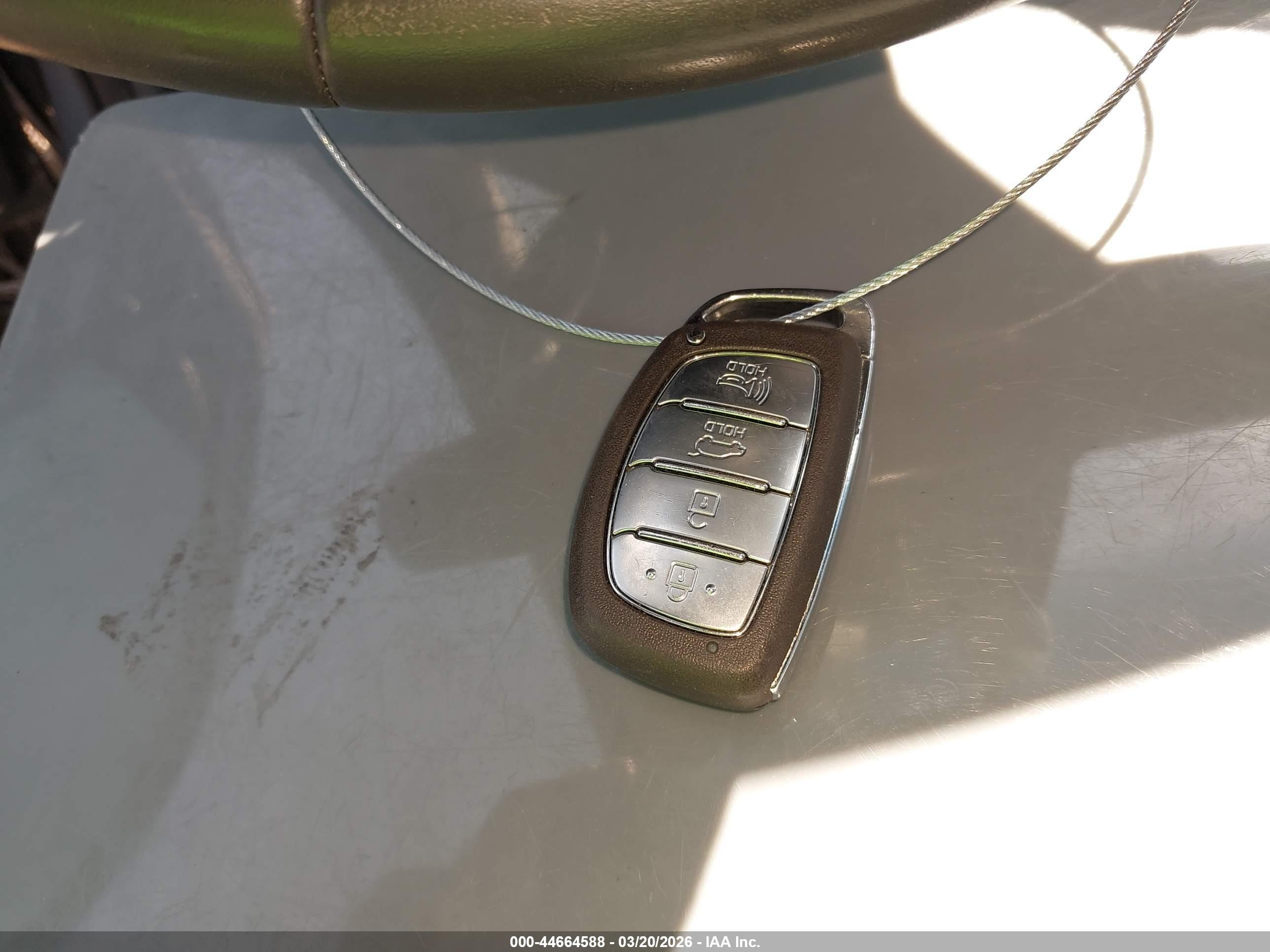HYUNDAI TUCSON image 11