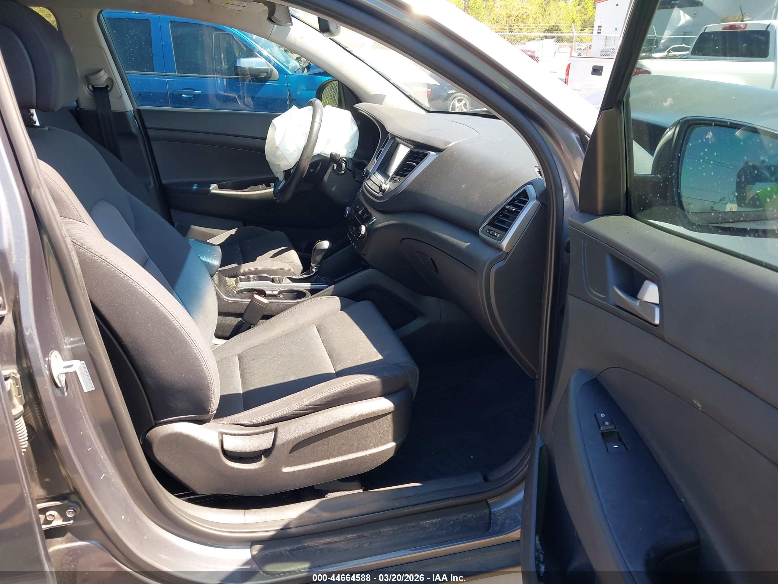 HYUNDAI TUCSON image 5