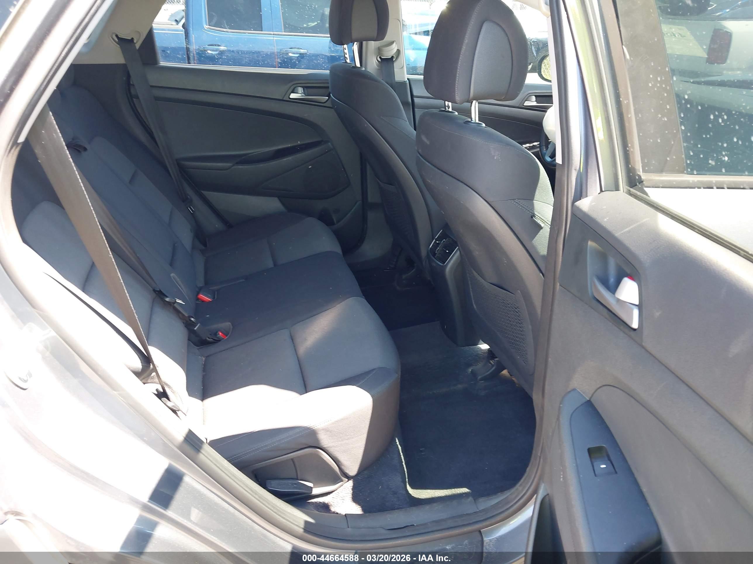 HYUNDAI TUCSON image 8