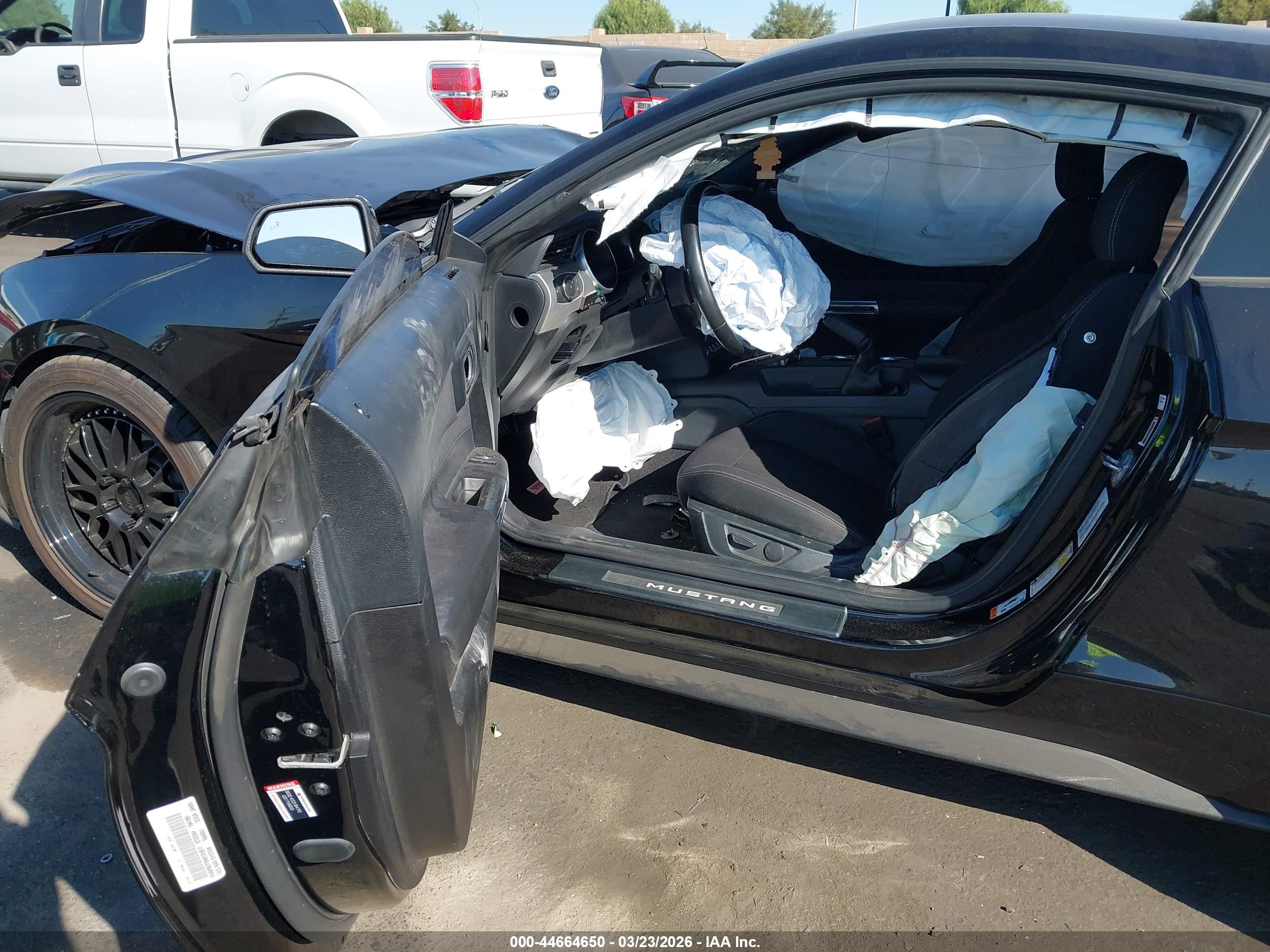 FORD MUSTANG image 5