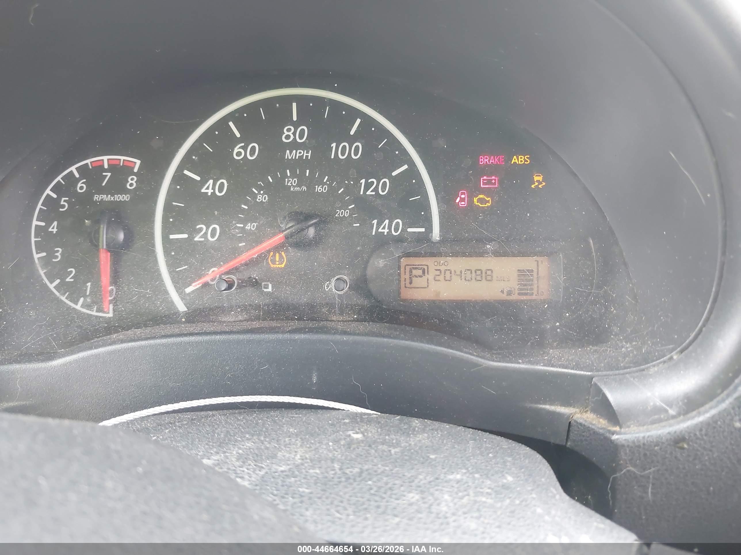 NISSAN VERSA image 7