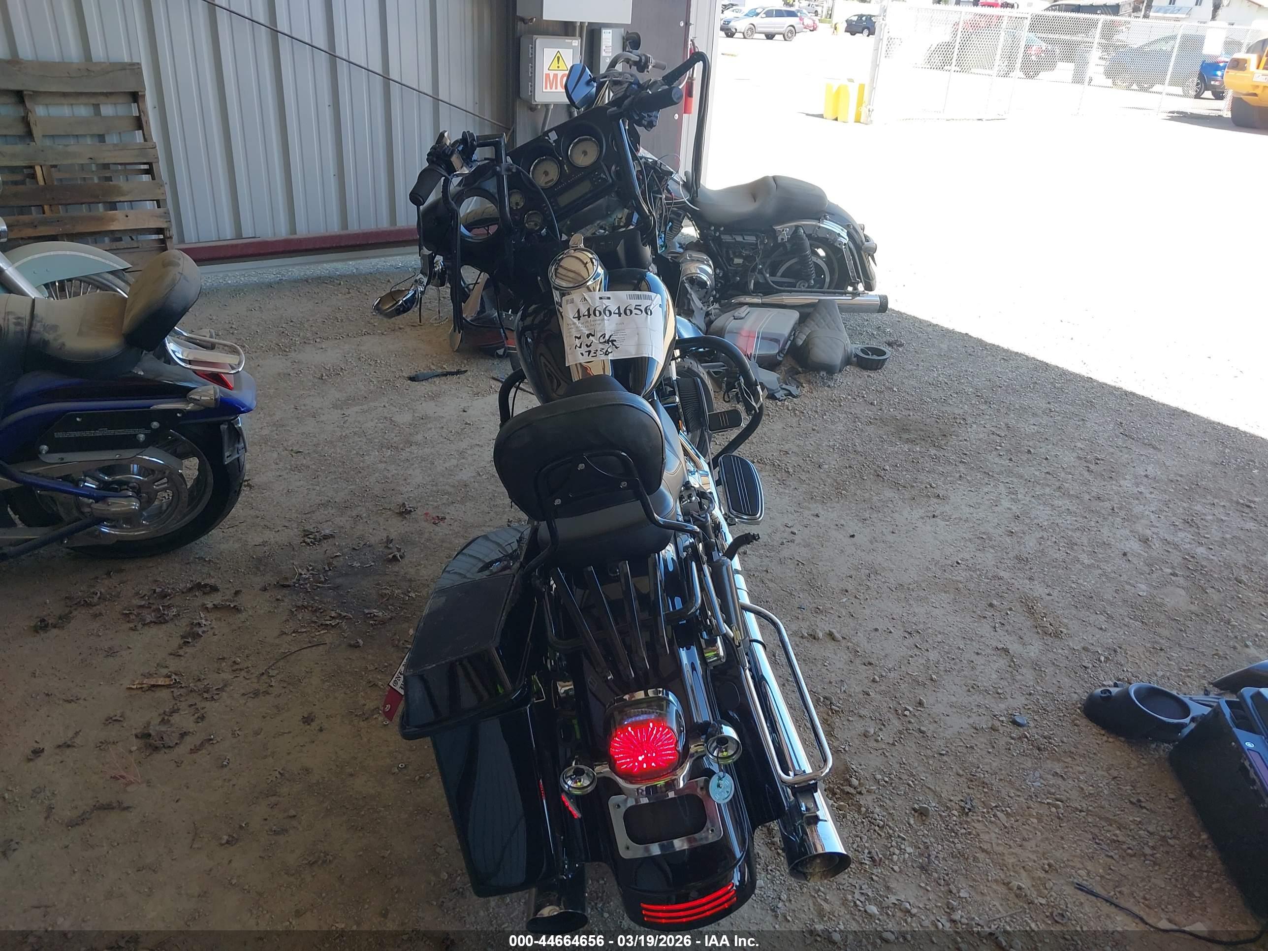 HARLEY-DAVIDSON FLHX image 6