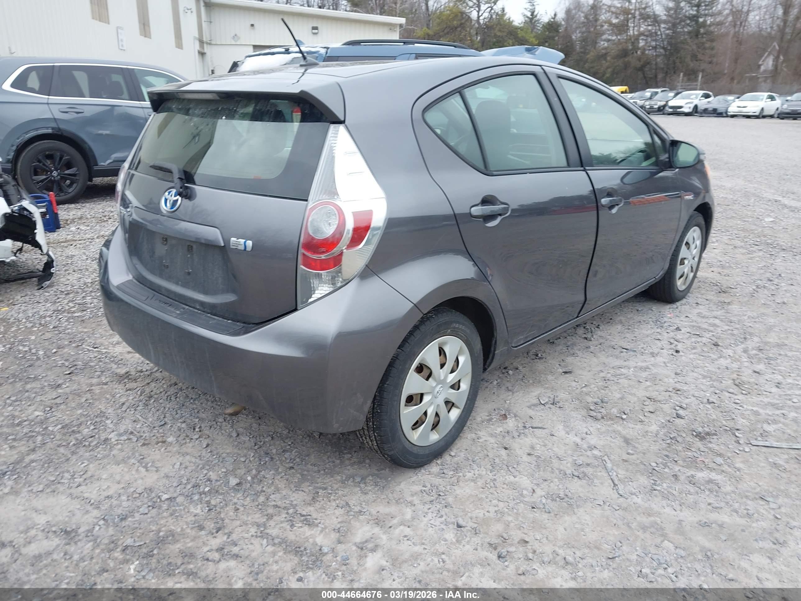 TOYOTA PRIUS image 4