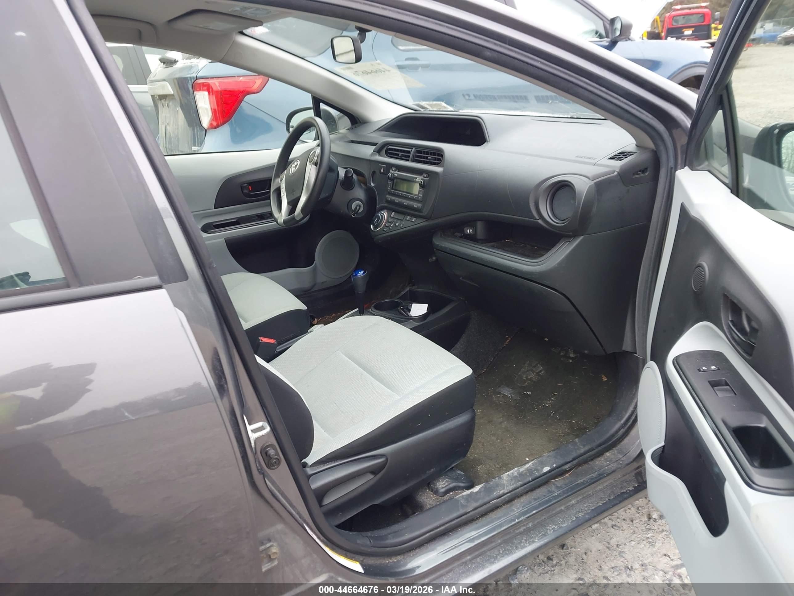 TOYOTA PRIUS image 5